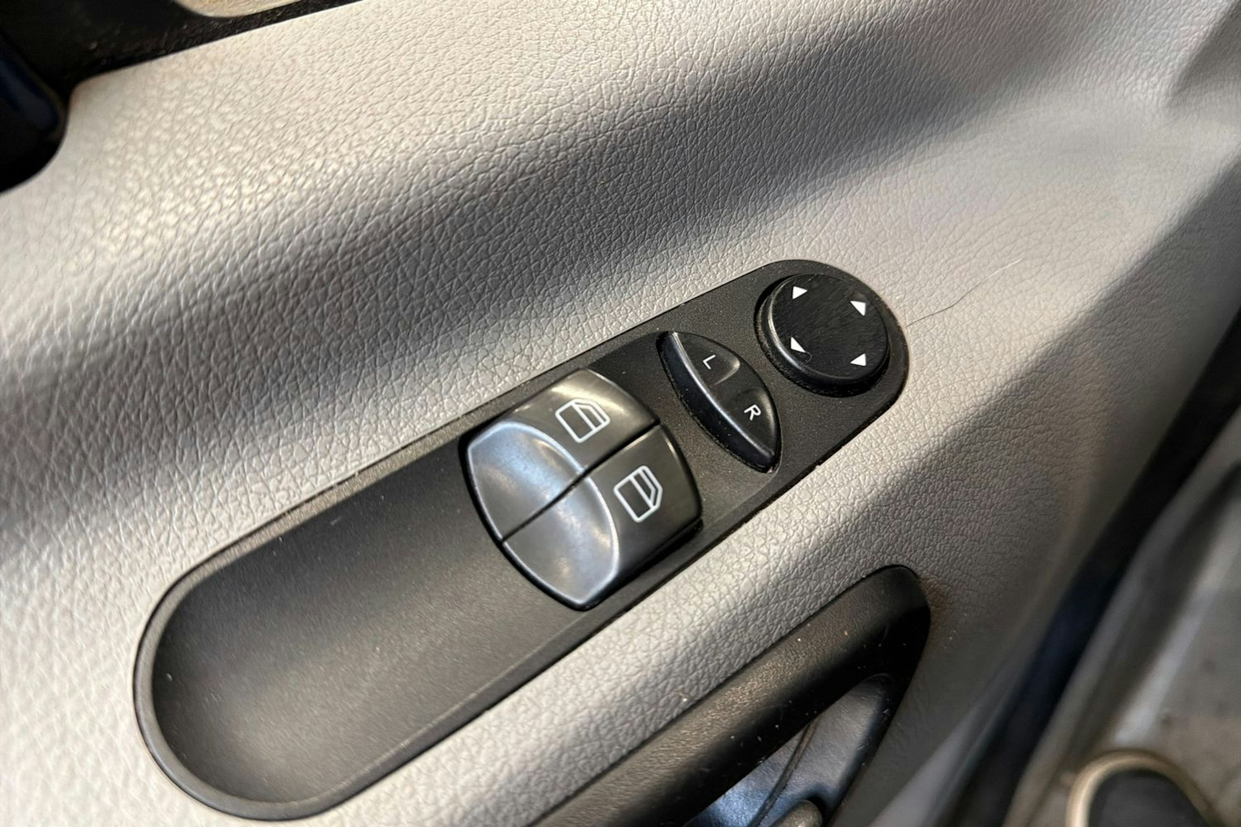 sininen Mercedes-Benz Sprinter 2015 kuva 17.