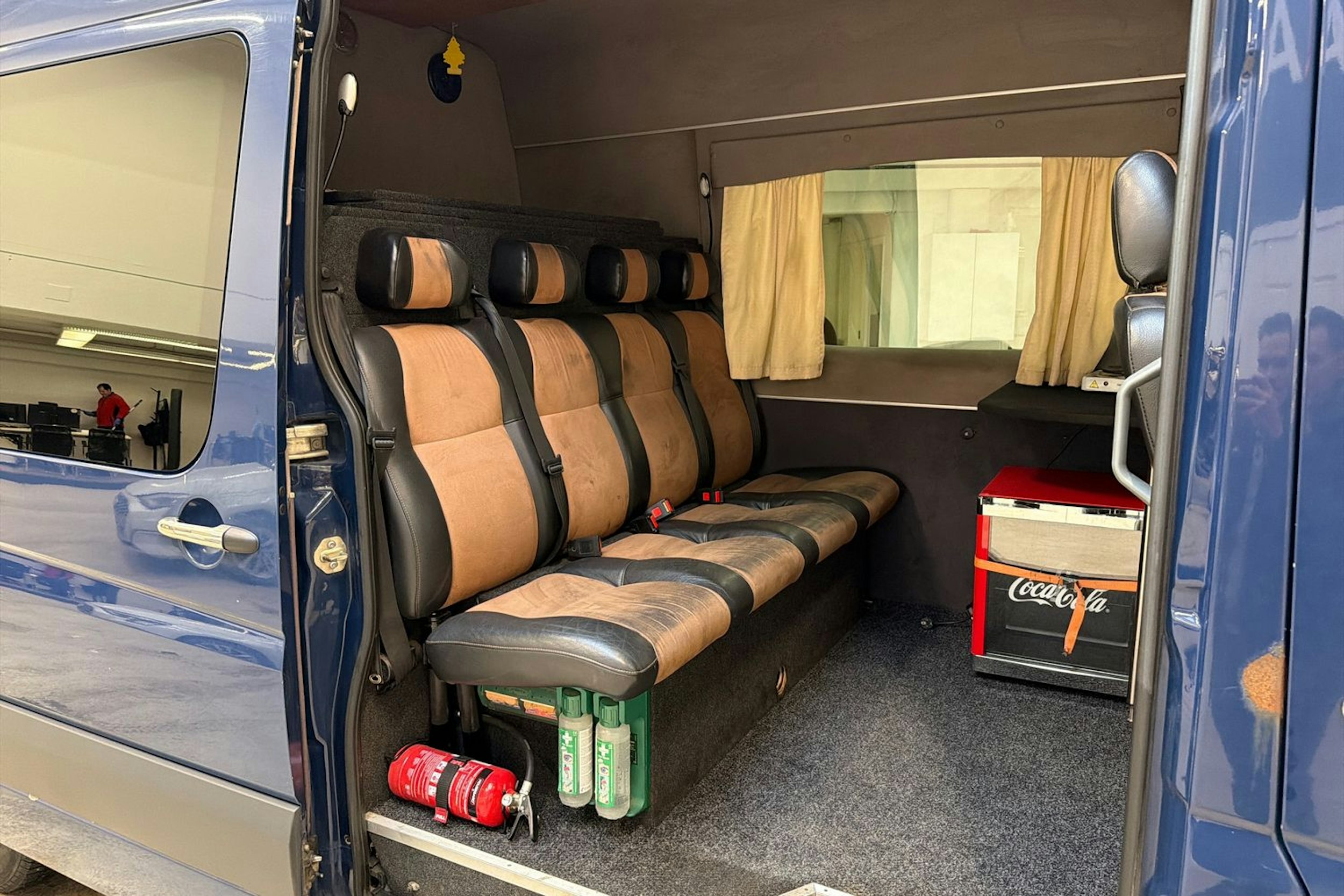 sininen Mercedes-Benz Sprinter 2015 kuva 20.