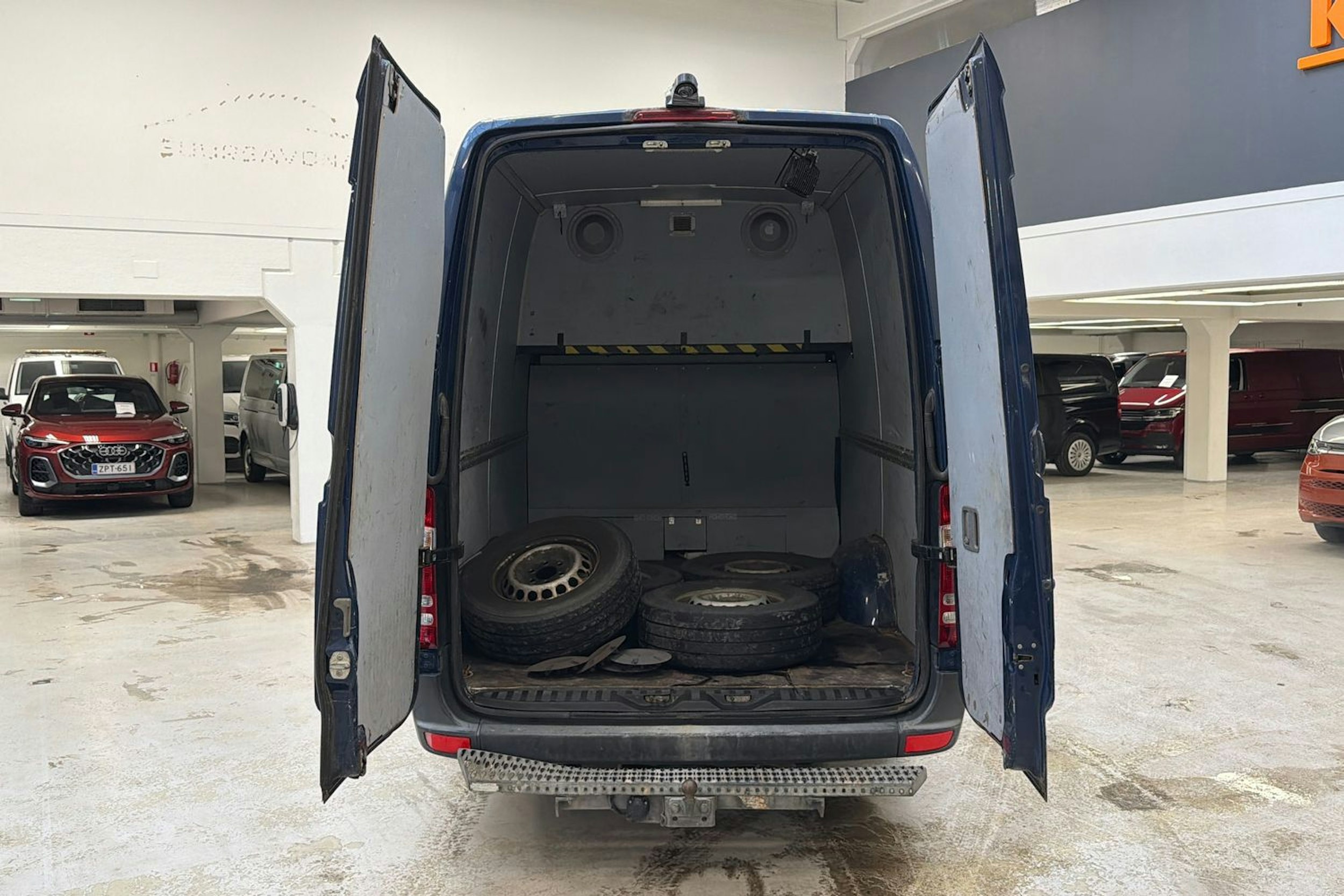 sininen Mercedes-Benz Sprinter 2015 kuva 21.