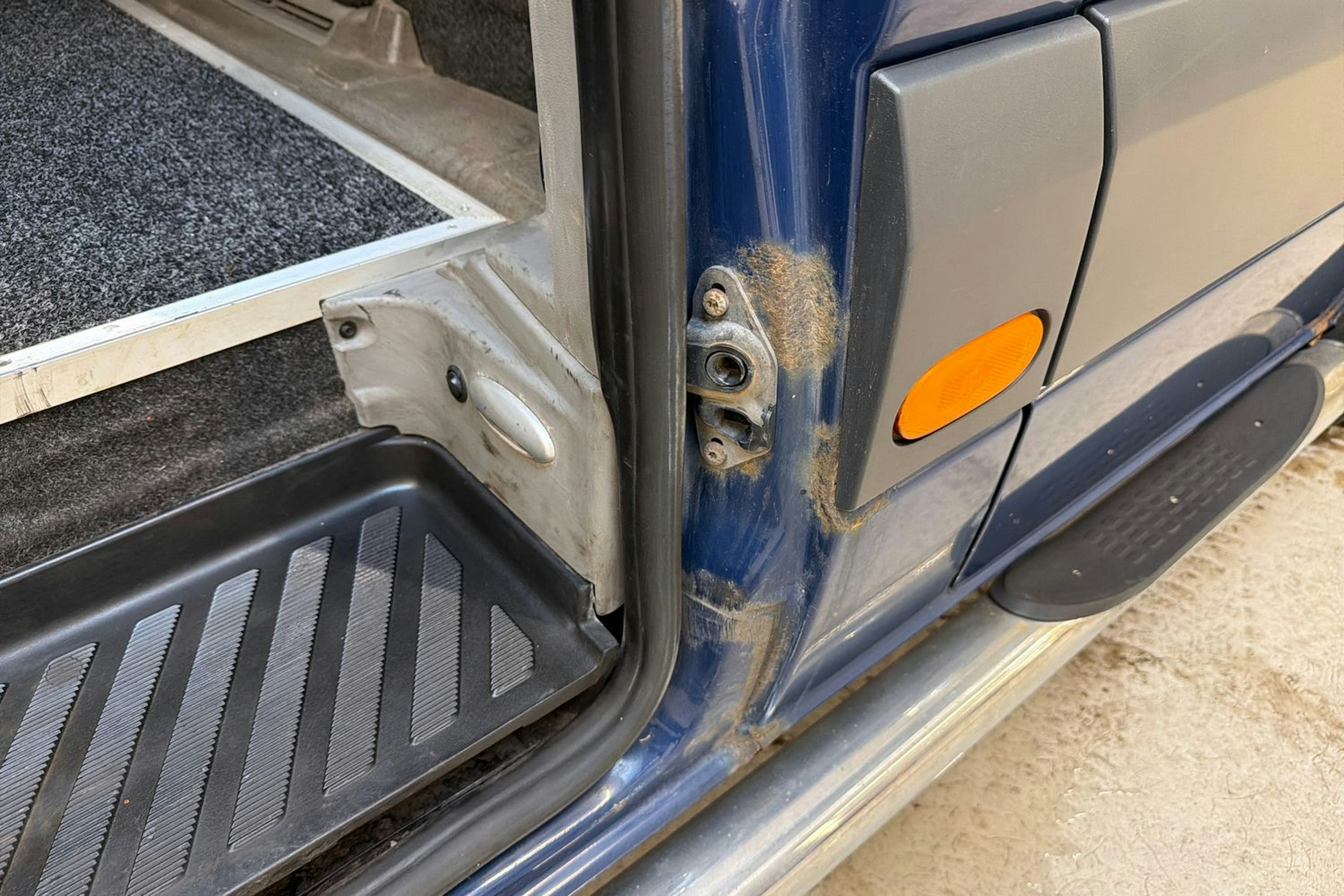 sininen Mercedes-Benz Sprinter 2015 kuva 32.