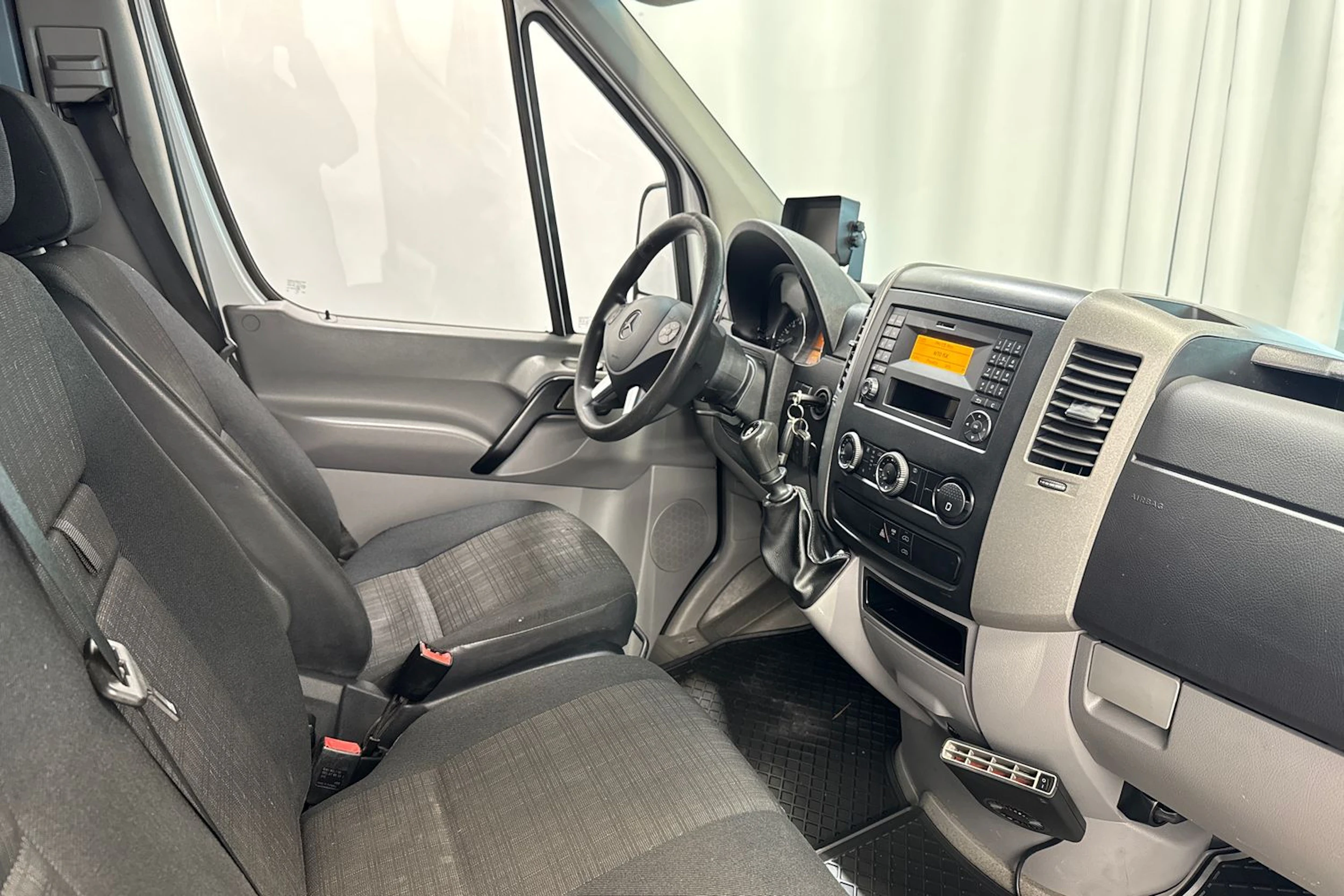 valkoinen Mercedes-Benz Sprinter 2015 kuva 13.