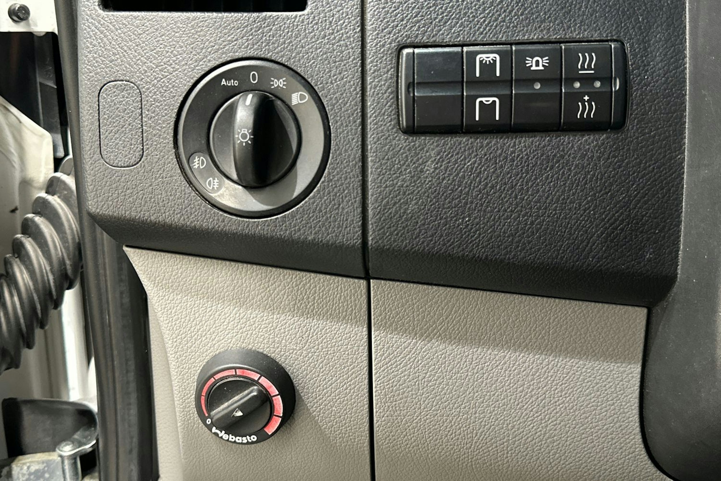 valkoinen Mercedes-Benz Sprinter 2015 kuva 13.