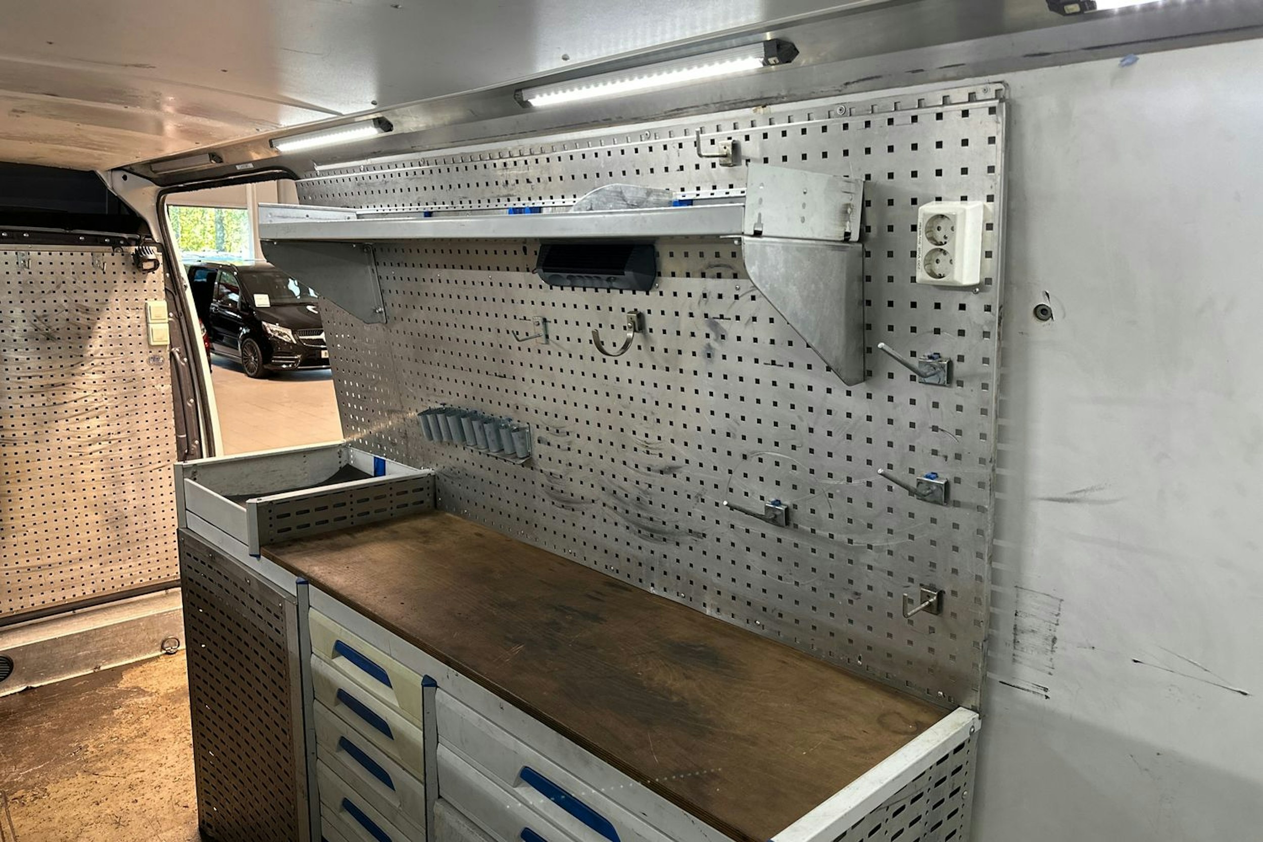 valkoinen Mercedes-Benz Sprinter 2015 kuva 24.