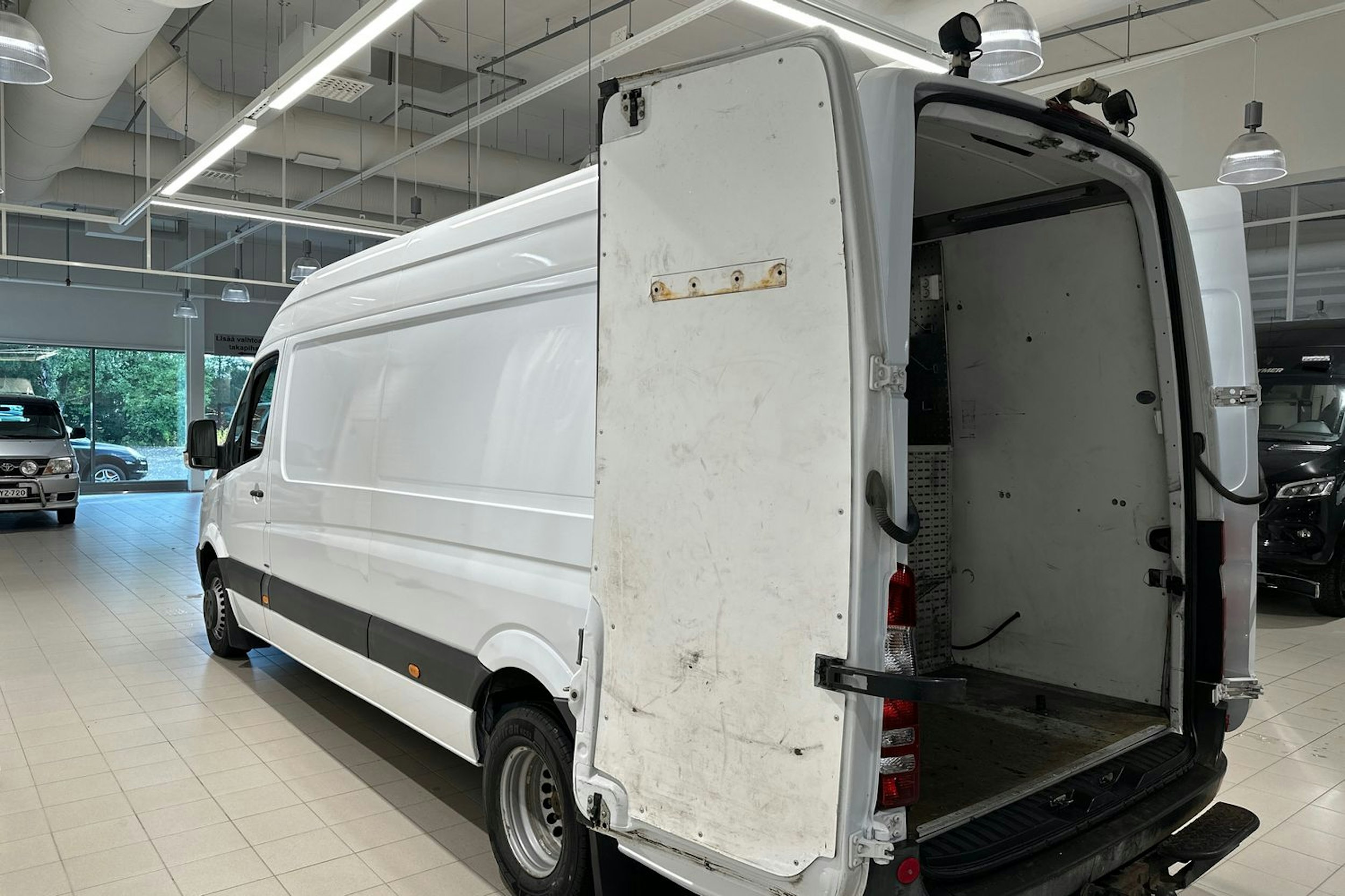 valkoinen Mercedes-Benz Sprinter 2015 kuva 29.