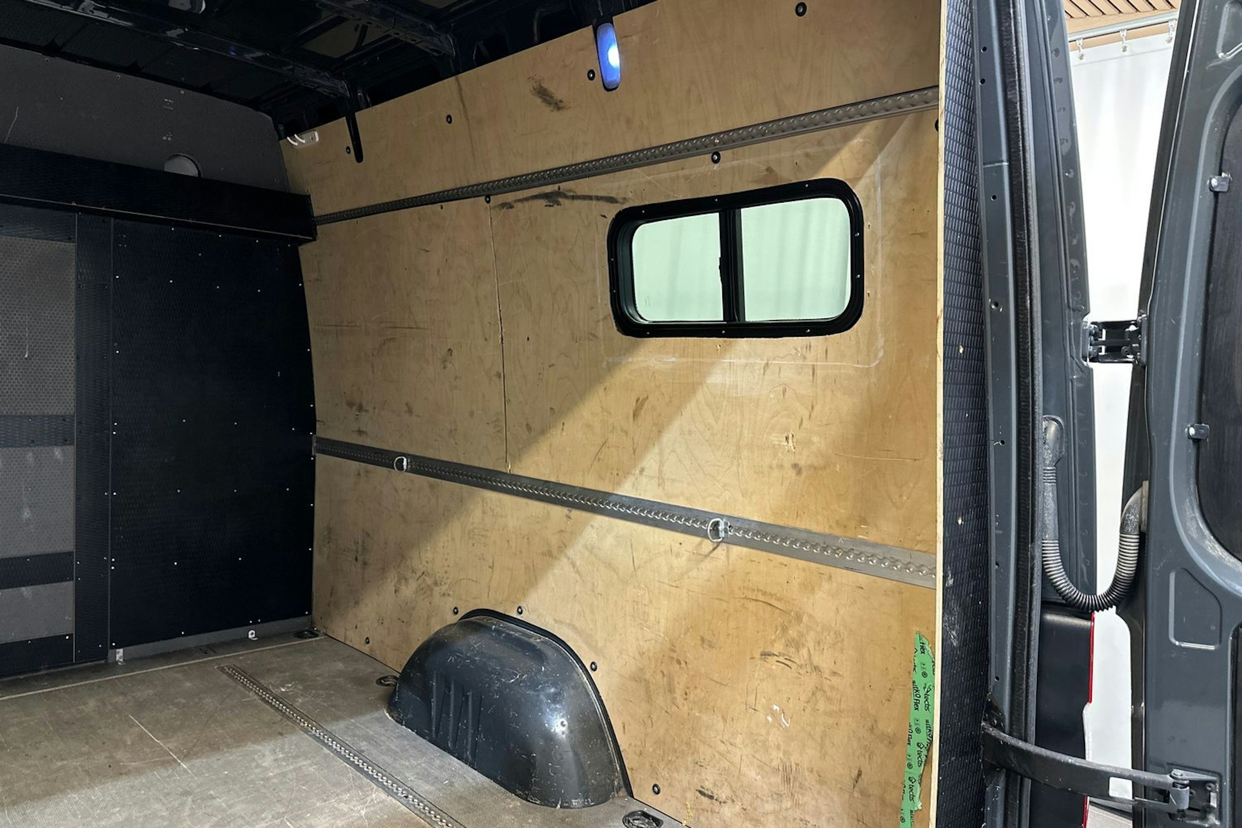 ruskea (beige) Mercedes-Benz Sprinter 2015 kuva 18.