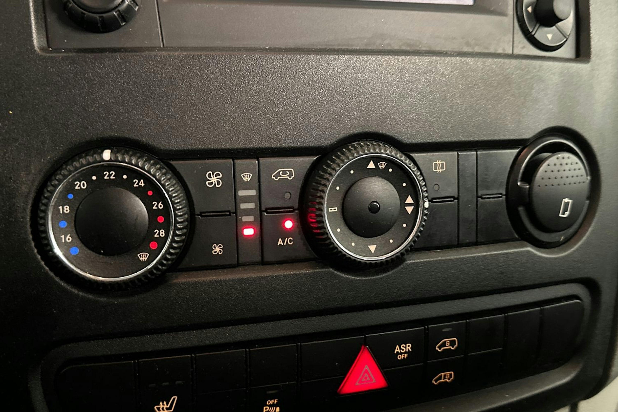 ruskea (beige) Mercedes-Benz Sprinter 2015 kuva 26.