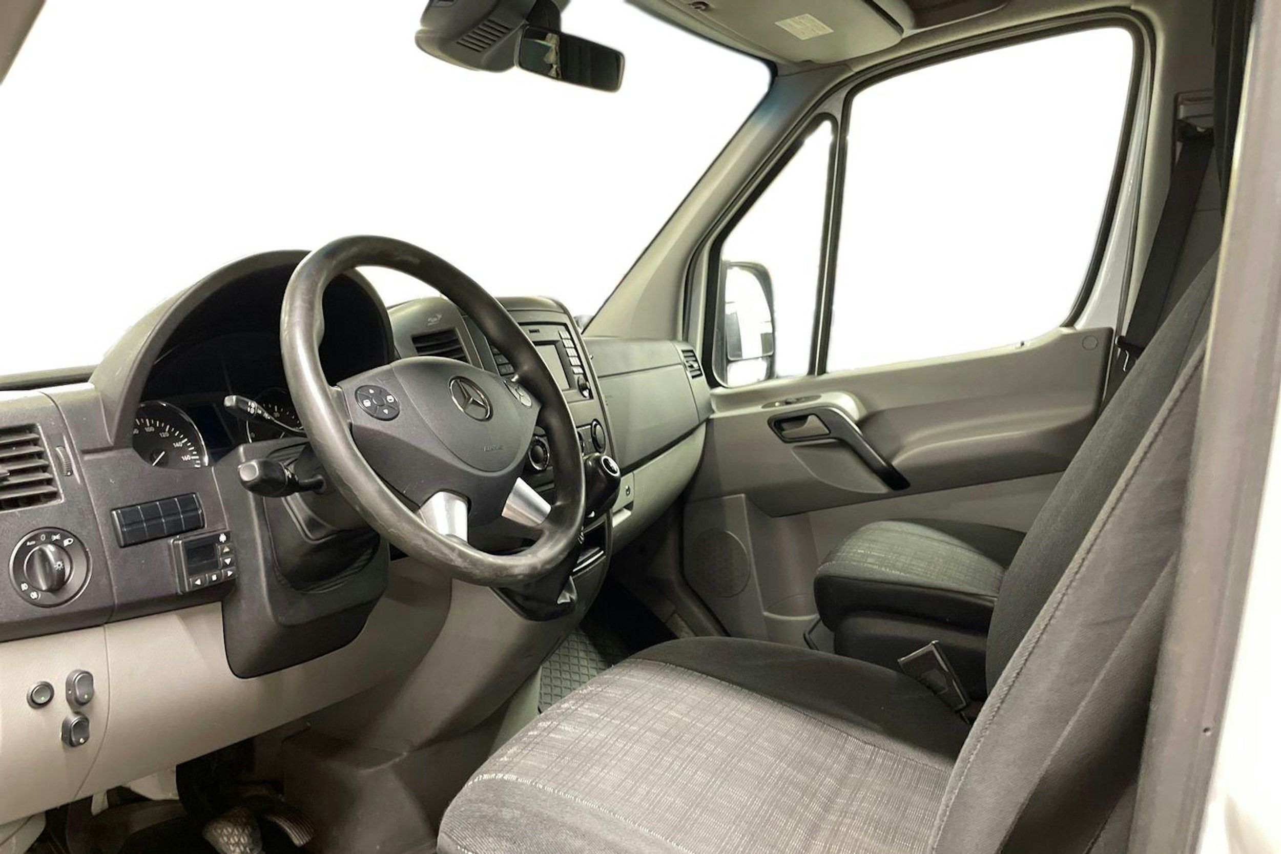 valkoinen Mercedes-Benz Sprinter 2015 kuva 8.