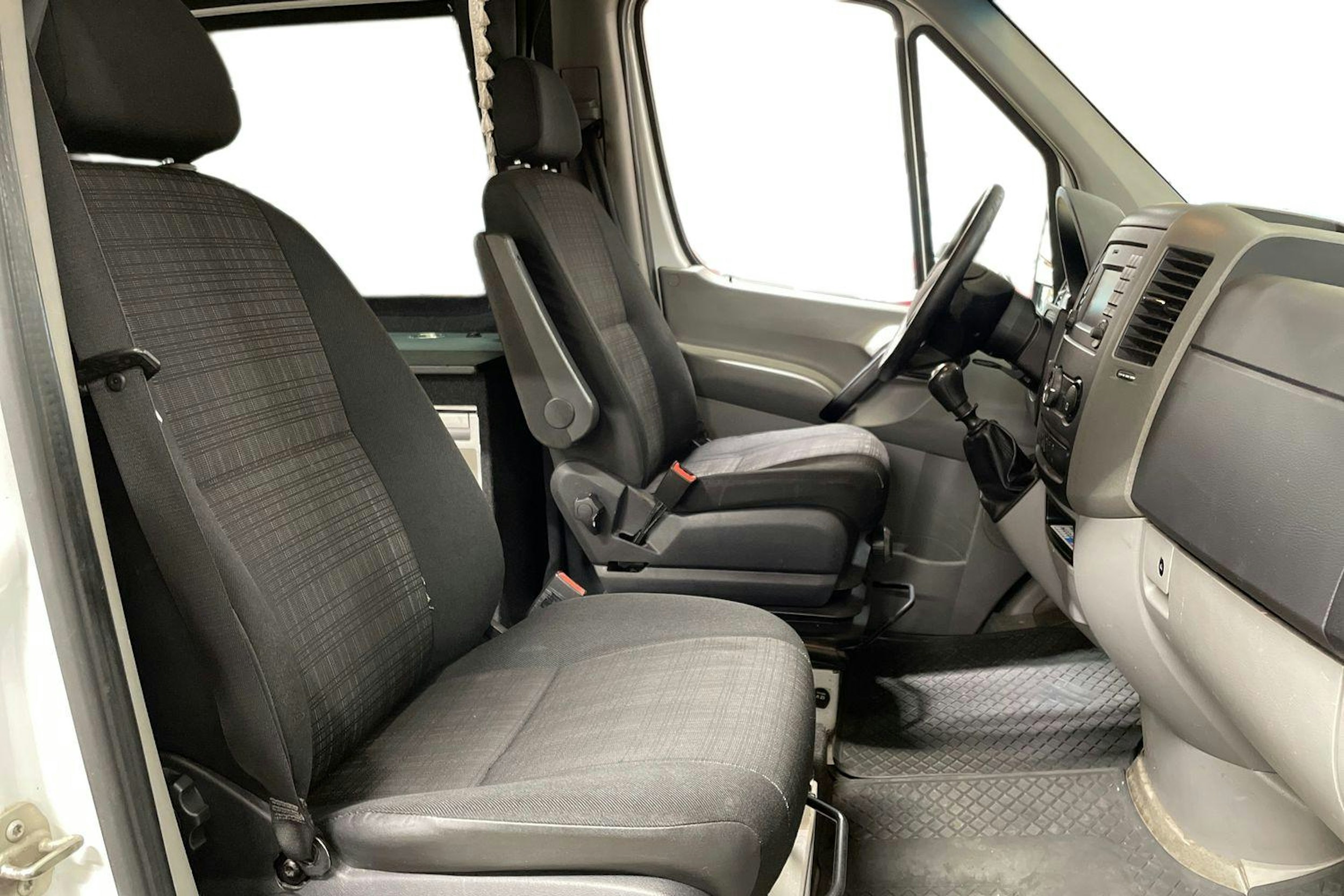 valkoinen Mercedes-Benz Sprinter 2015 kuva 11.