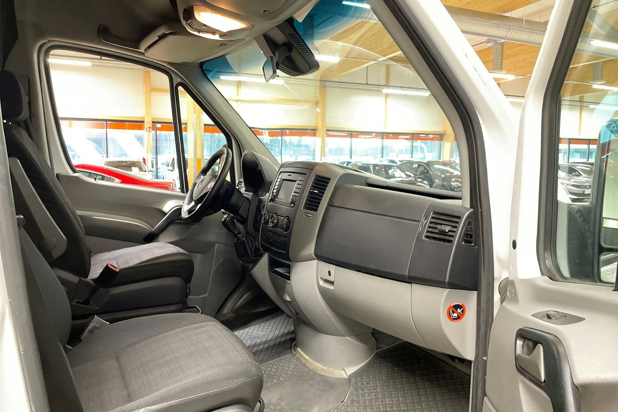valkoinen Mercedes-Benz Sprinter 2015 kuva 16.