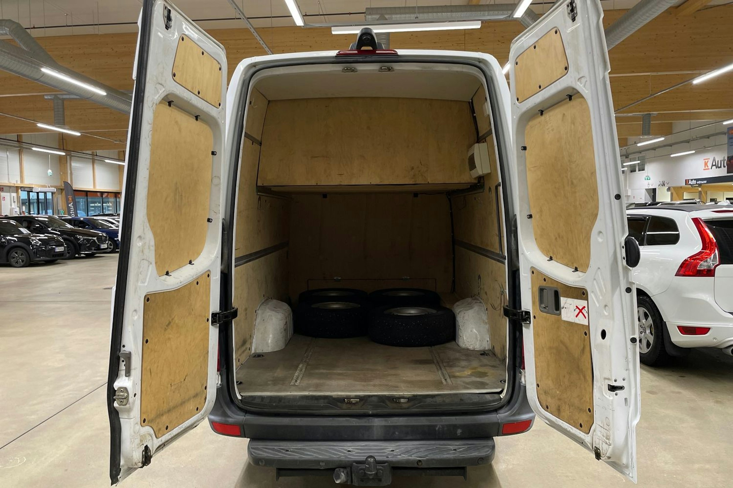 valkoinen Mercedes-Benz Sprinter 2015 kuva 29.