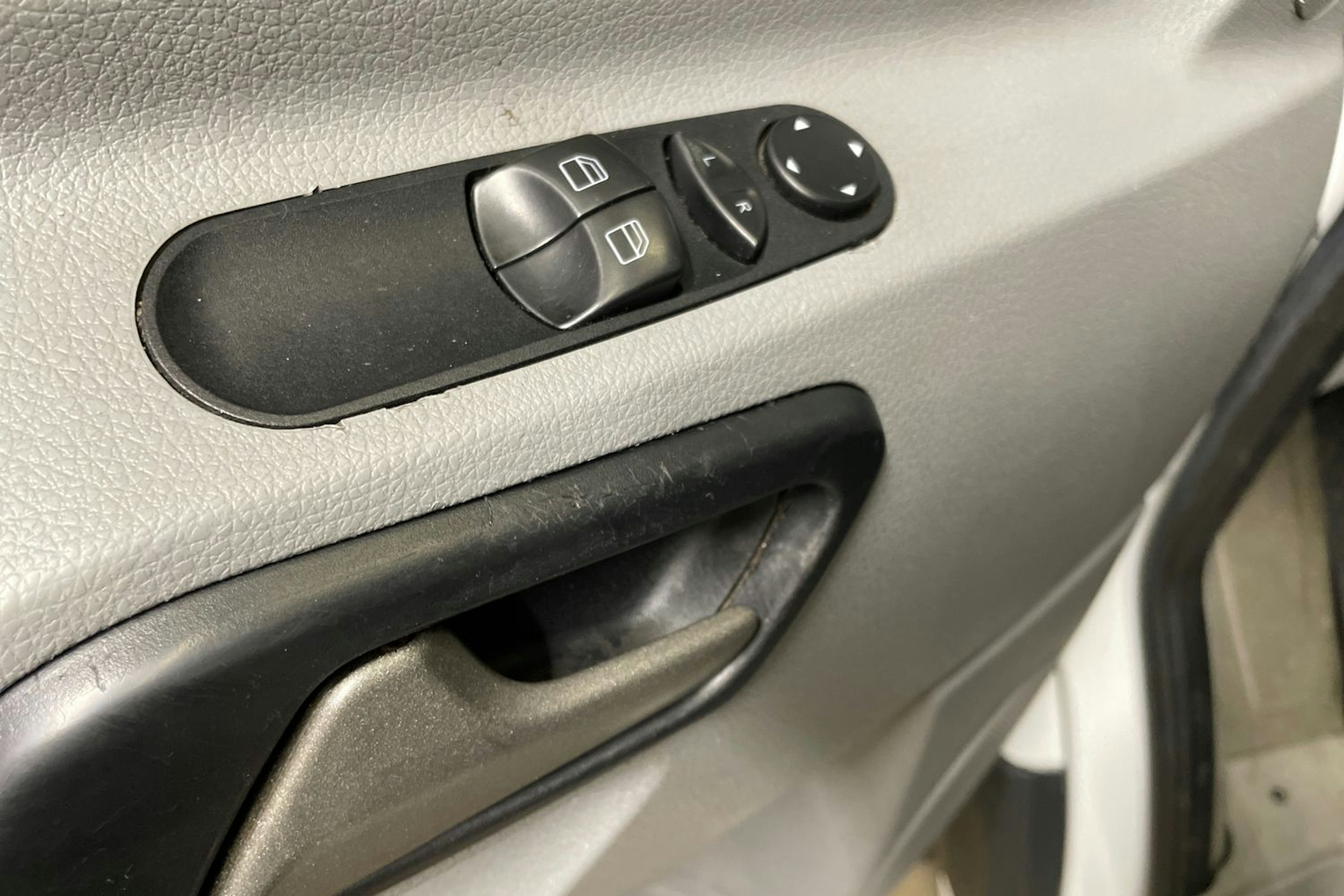 valkoinen Mercedes-Benz Sprinter 2015 kuva 33.