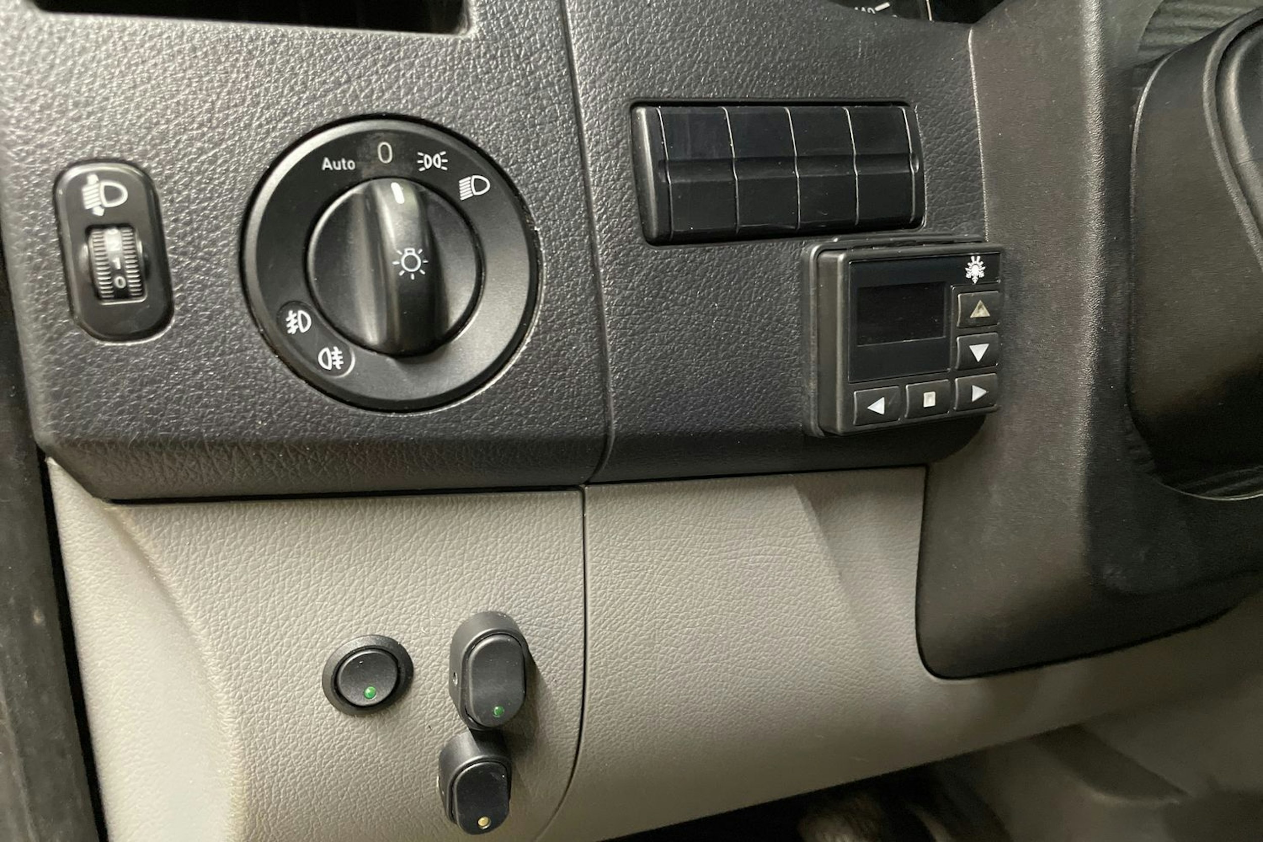 valkoinen Mercedes-Benz Sprinter 2015 kuva 34.