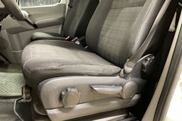 valkoinen Mercedes-Benz Sprinter 2015 kuva 36.