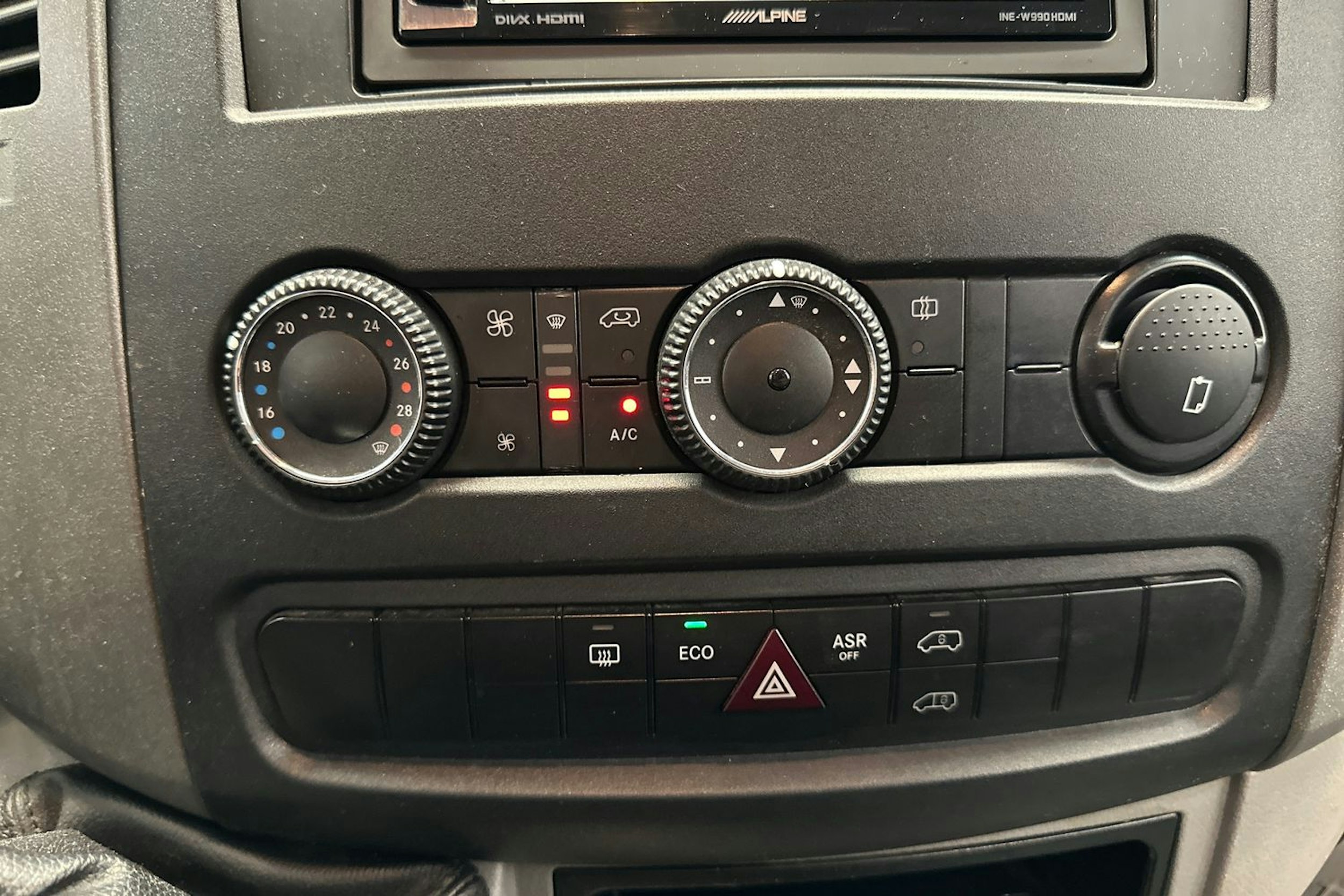 valkoinen Mercedes-Benz Sprinter 2015 kuva 14.