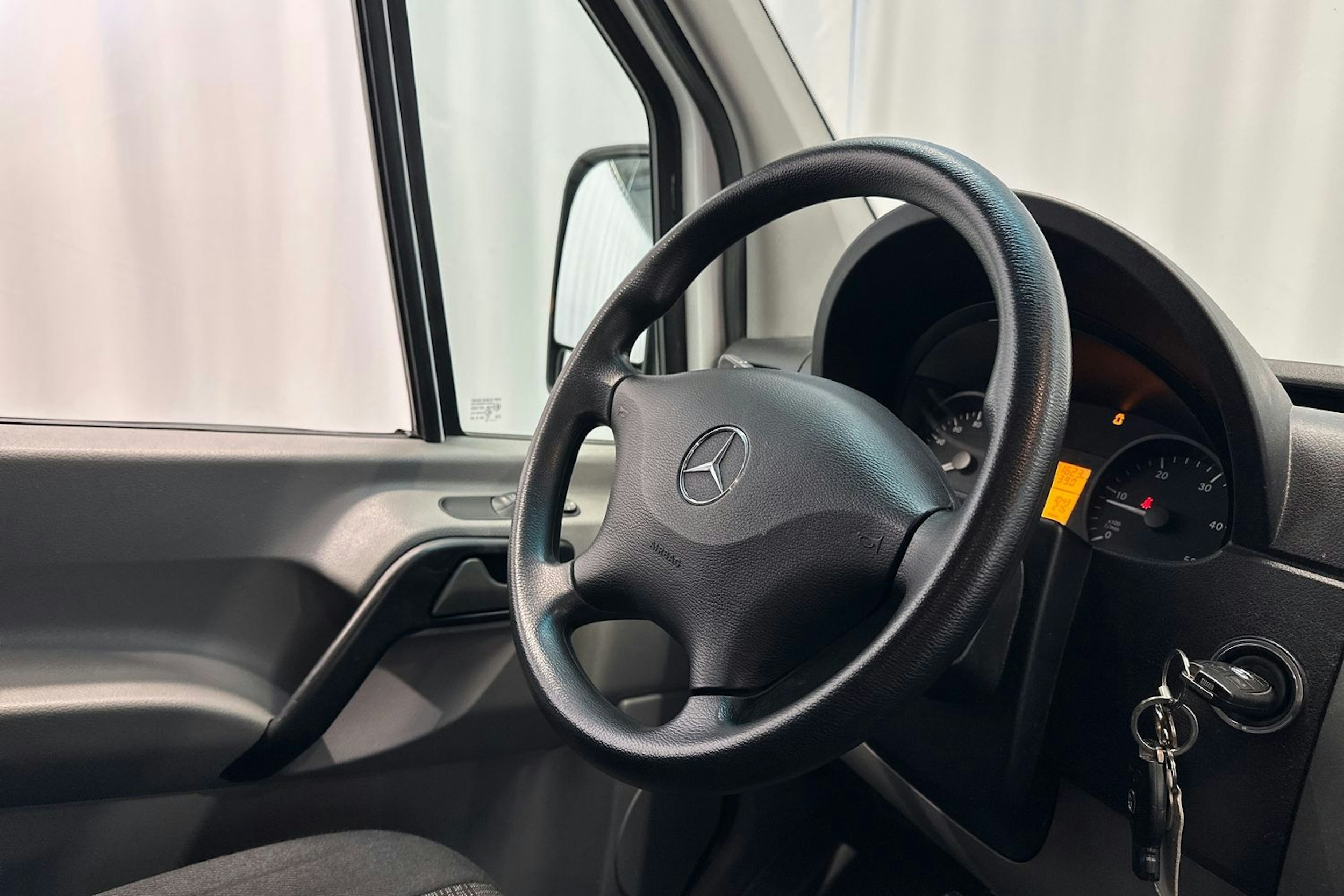 valkoinen Mercedes-Benz Sprinter 2015 kuva 16.