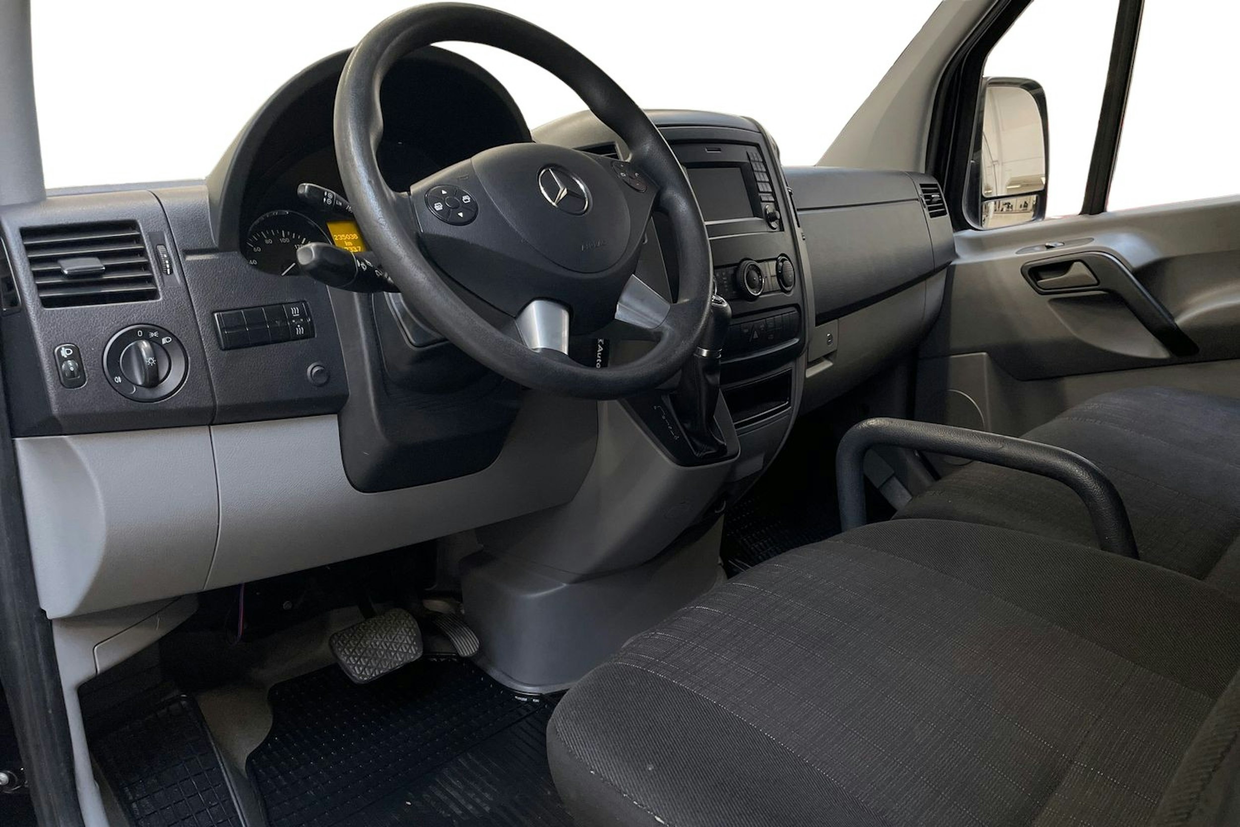musta Mercedes-Benz Sprinter 2016 kuva 7.