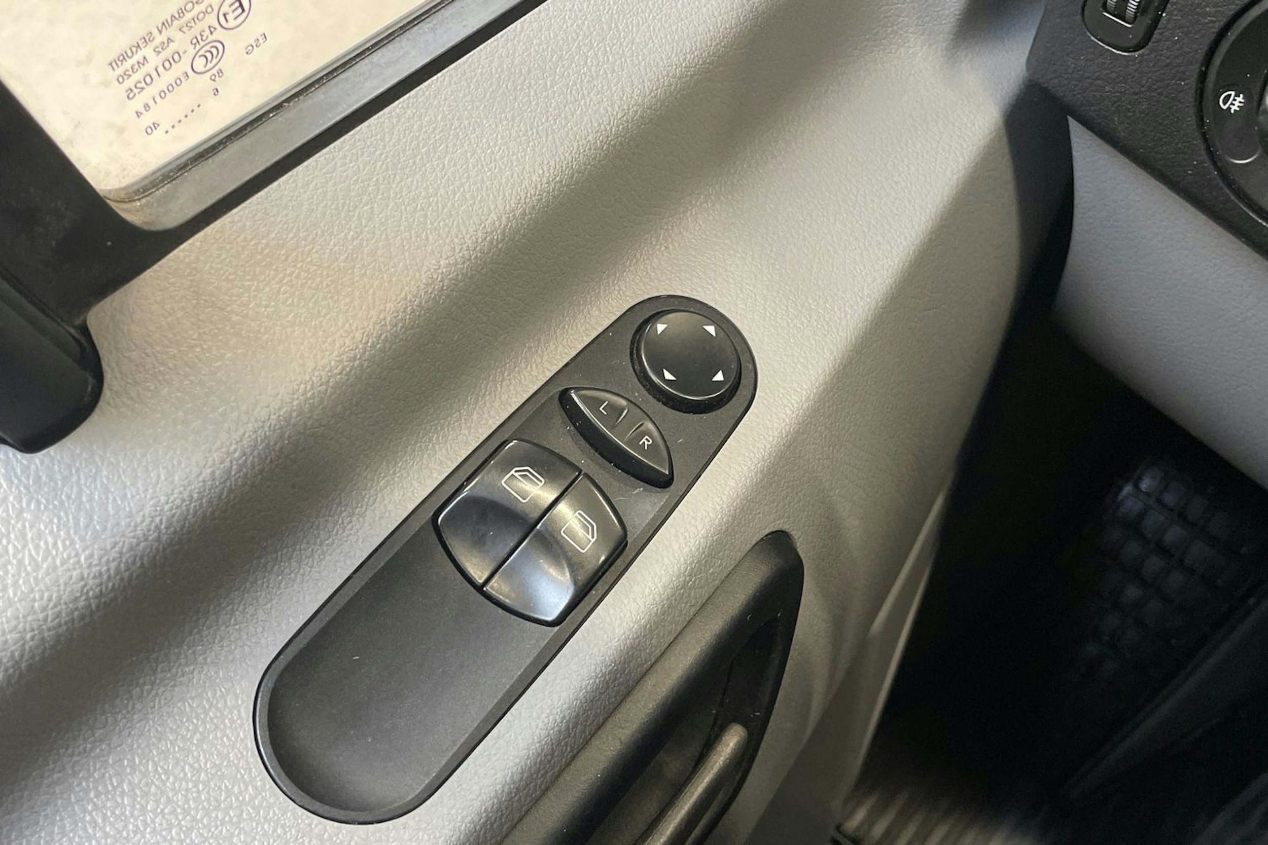 musta Mercedes-Benz Sprinter 2016 kuva 23.