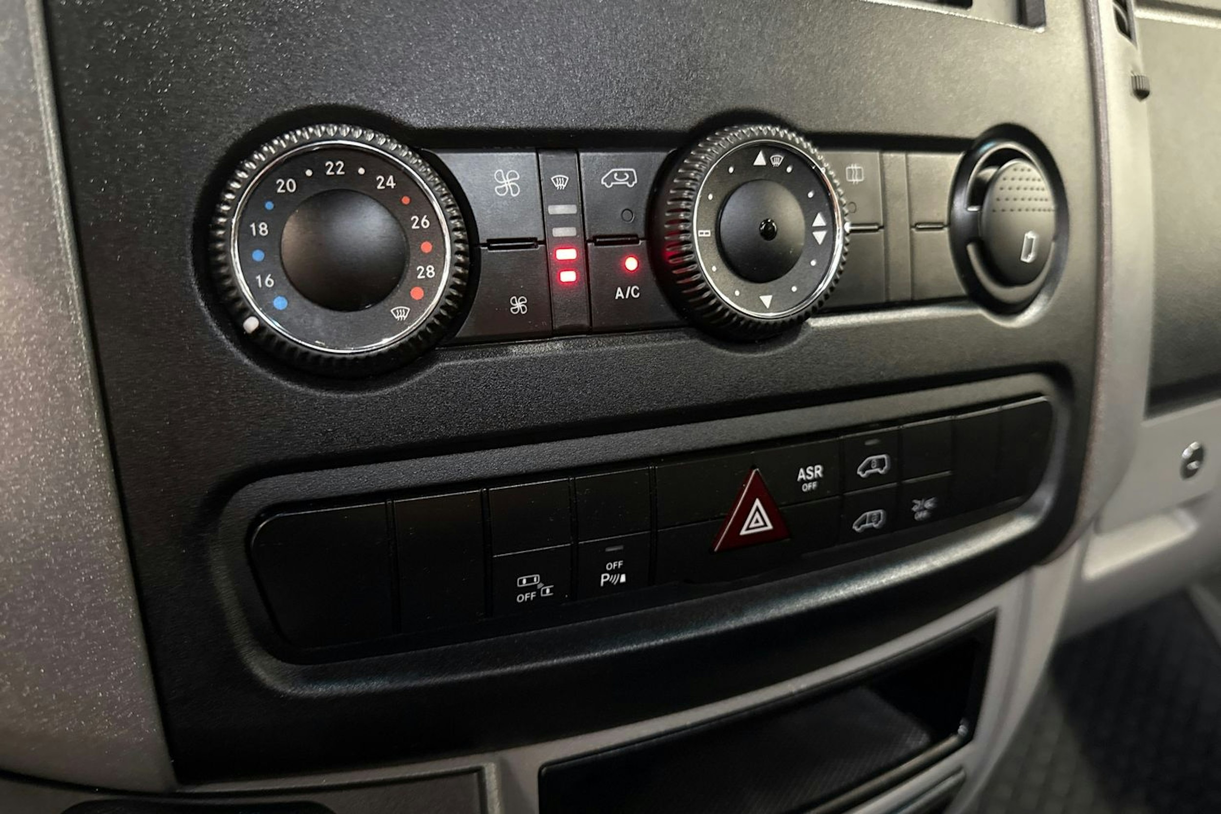valkoinen Mercedes-Benz Sprinter 2016 kuva 19.