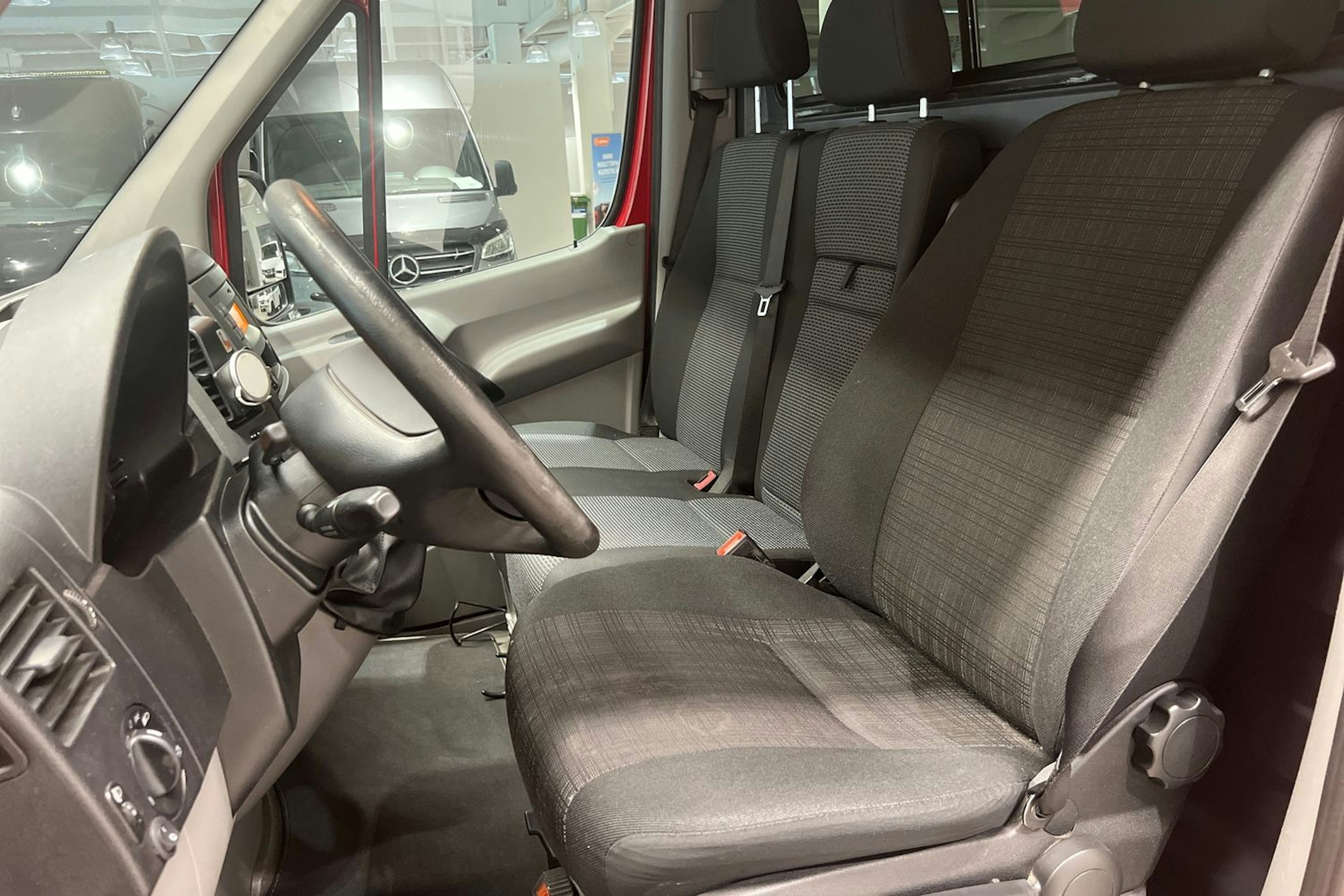 musta Mercedes-Benz Sprinter 2016 kuva 16.