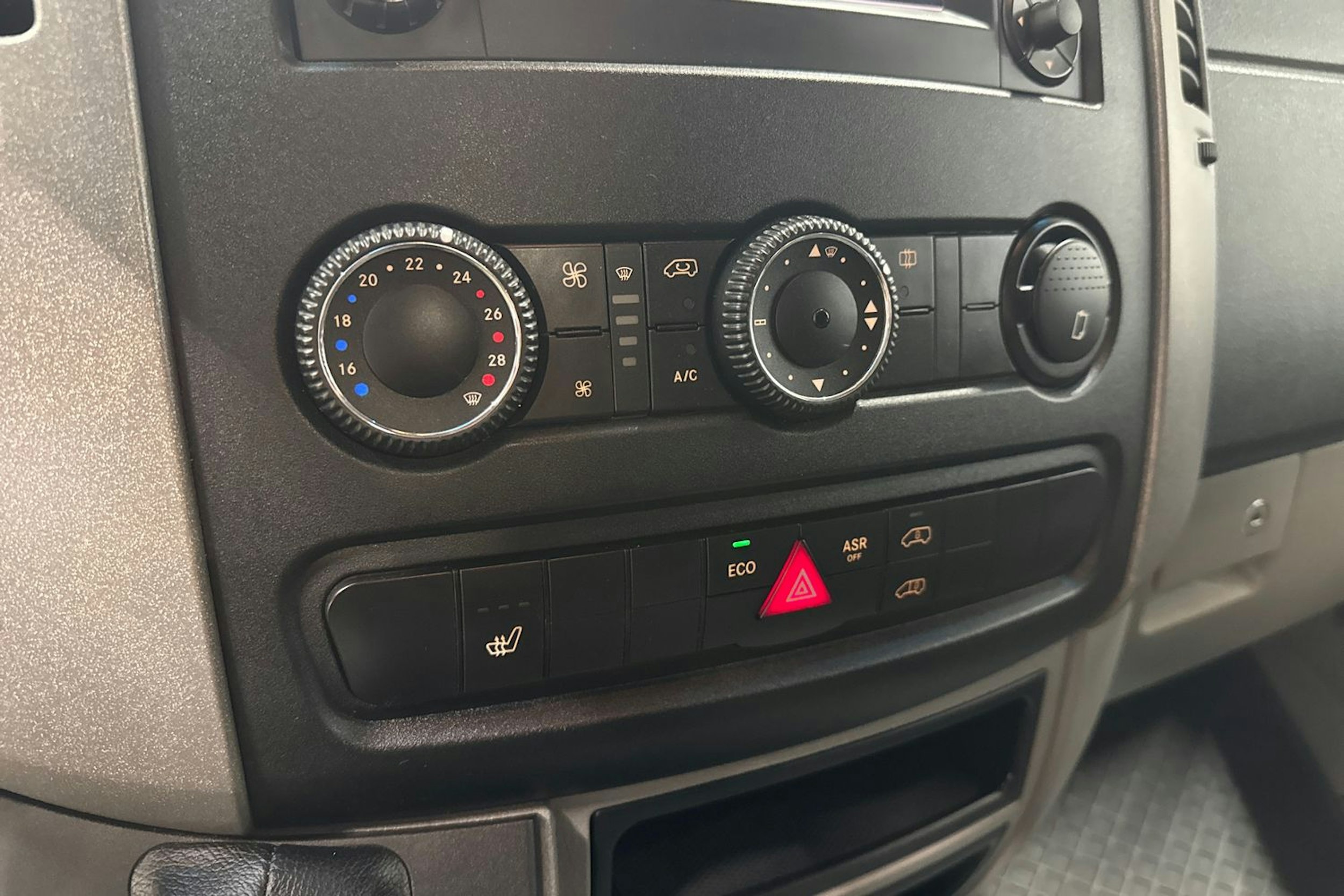 Valkoinen Mercedes-Benz SPRINTER 2016 kuva 20.