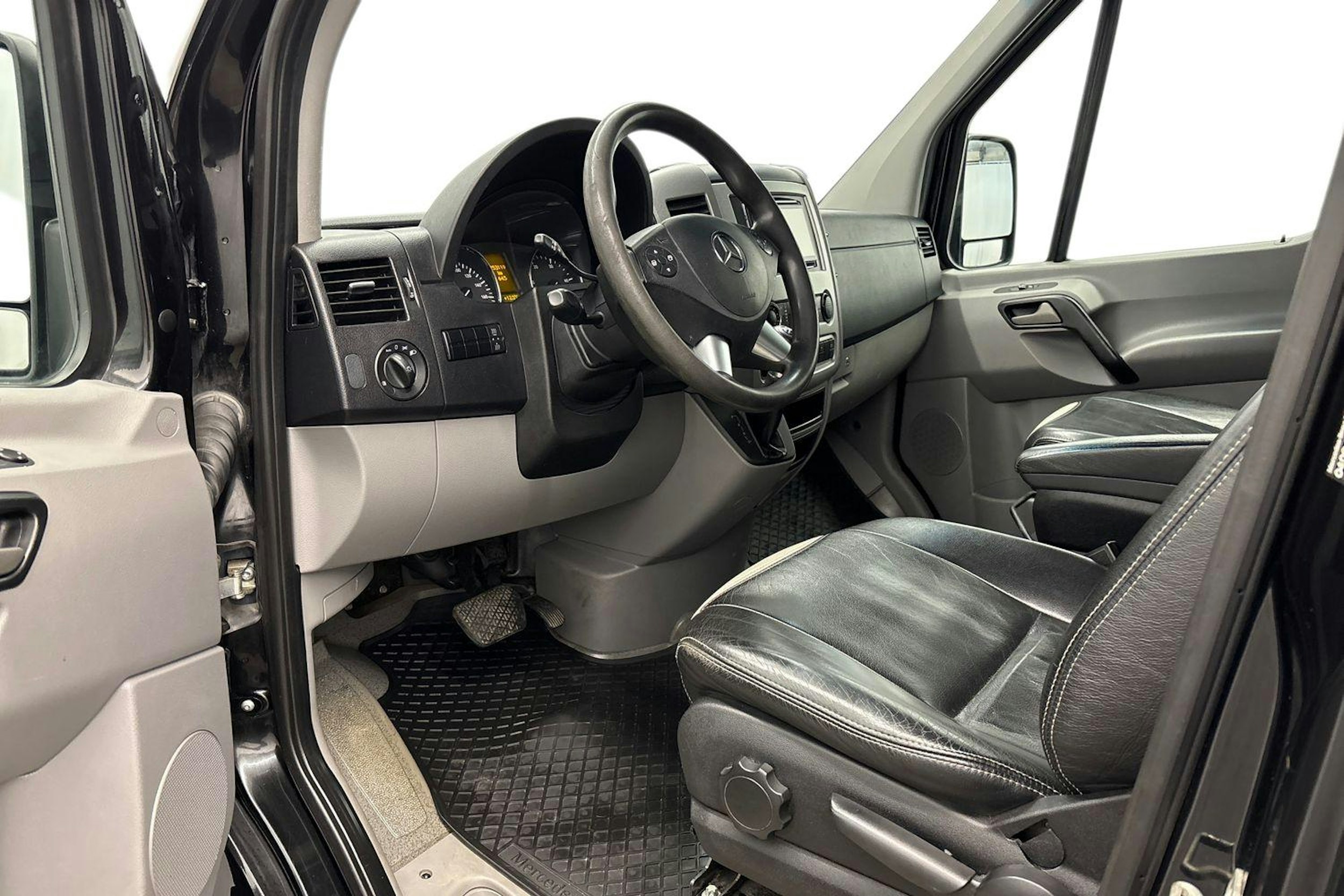 musta Mercedes-Benz Sprinter 2016 kuva 6.
