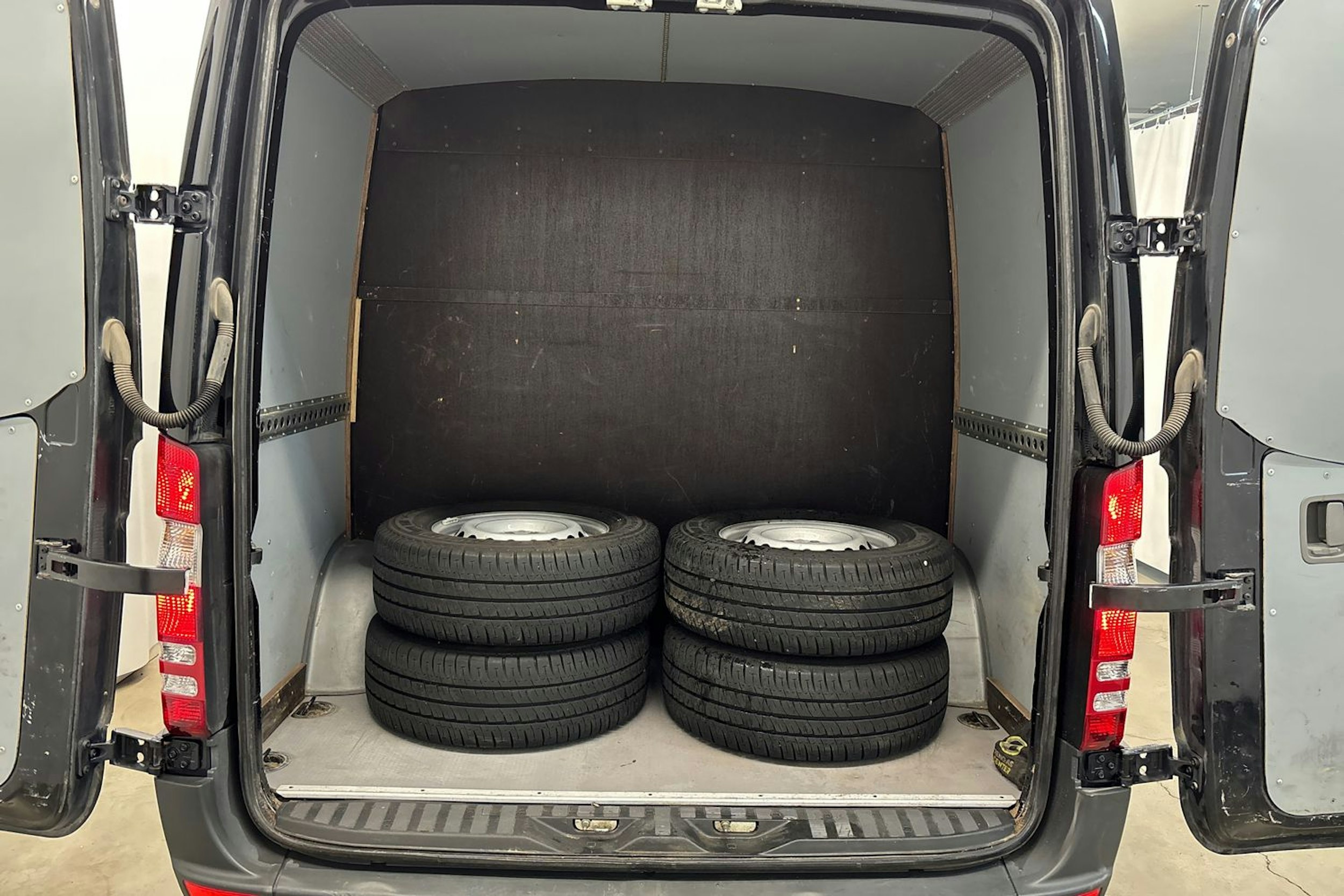 musta Mercedes-Benz Sprinter 2016 kuva 10.