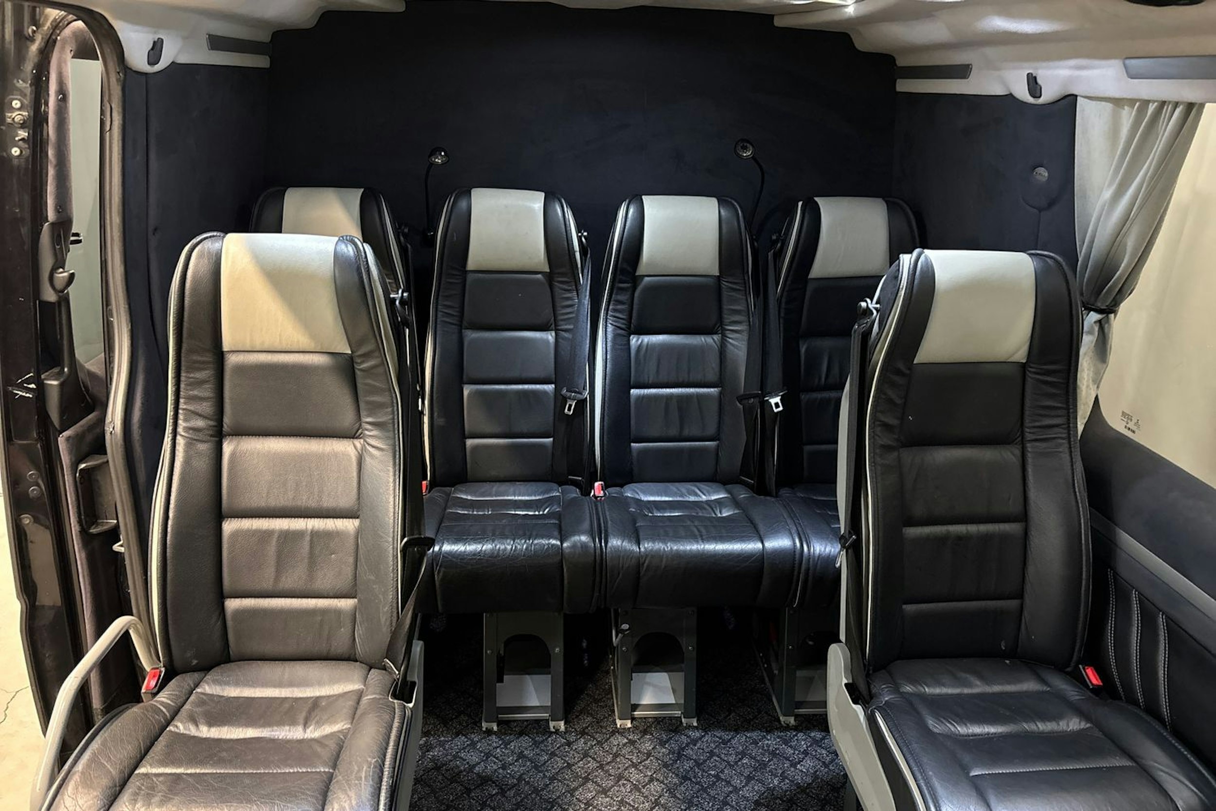 musta Mercedes-Benz Sprinter 2016 kuva 16.