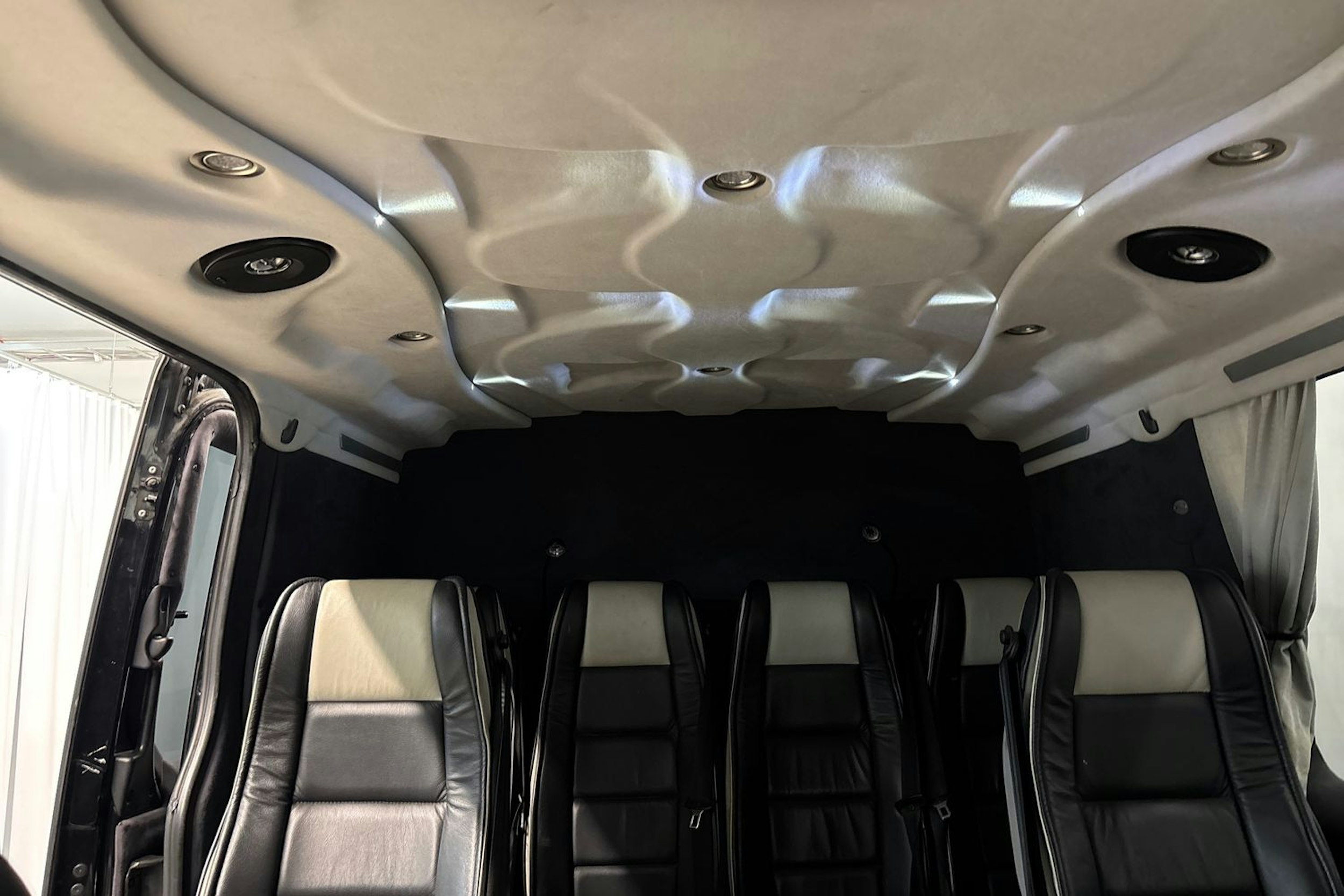 musta Mercedes-Benz Sprinter 2016 kuva 17.