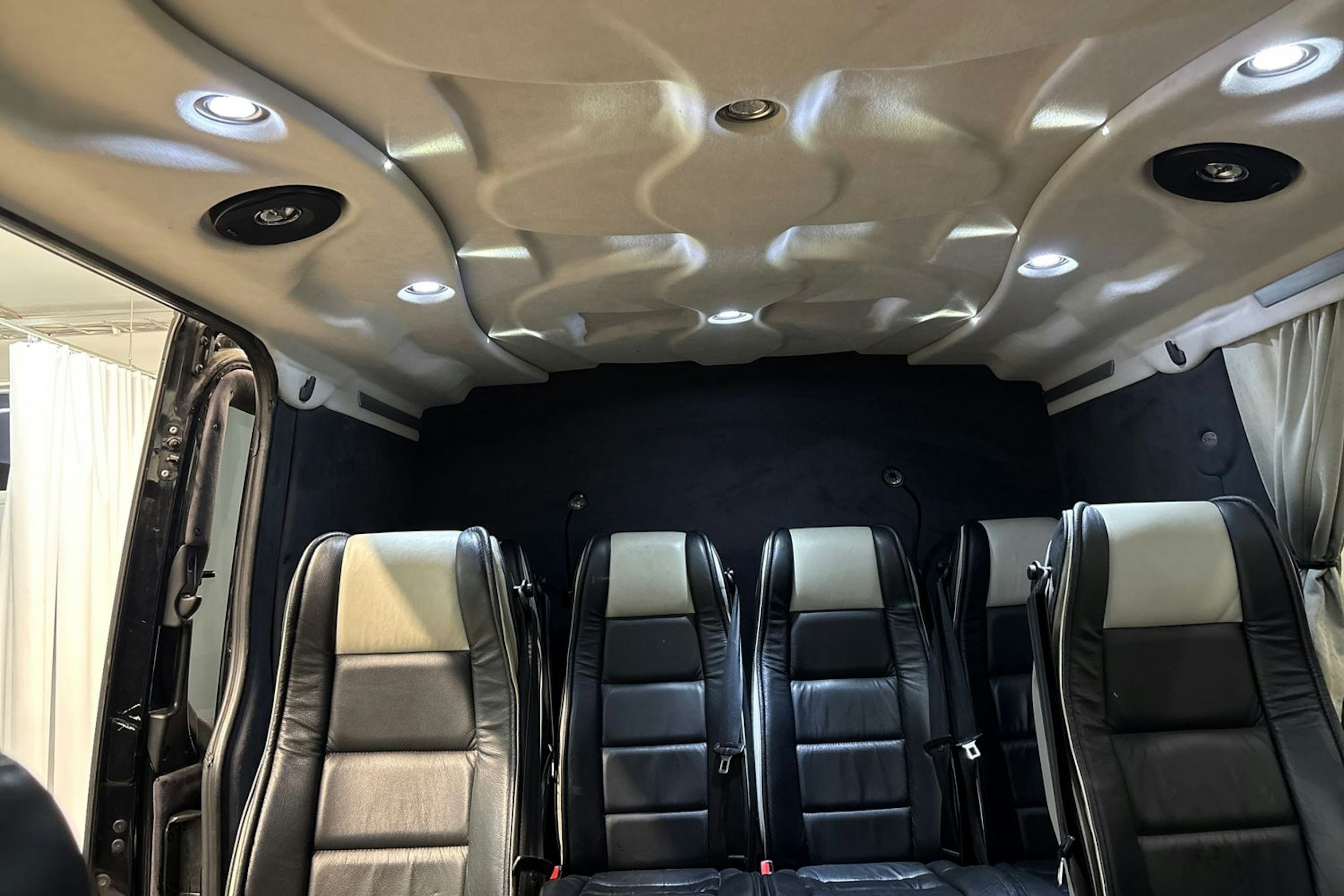 musta Mercedes-Benz Sprinter 2016 kuva 18.