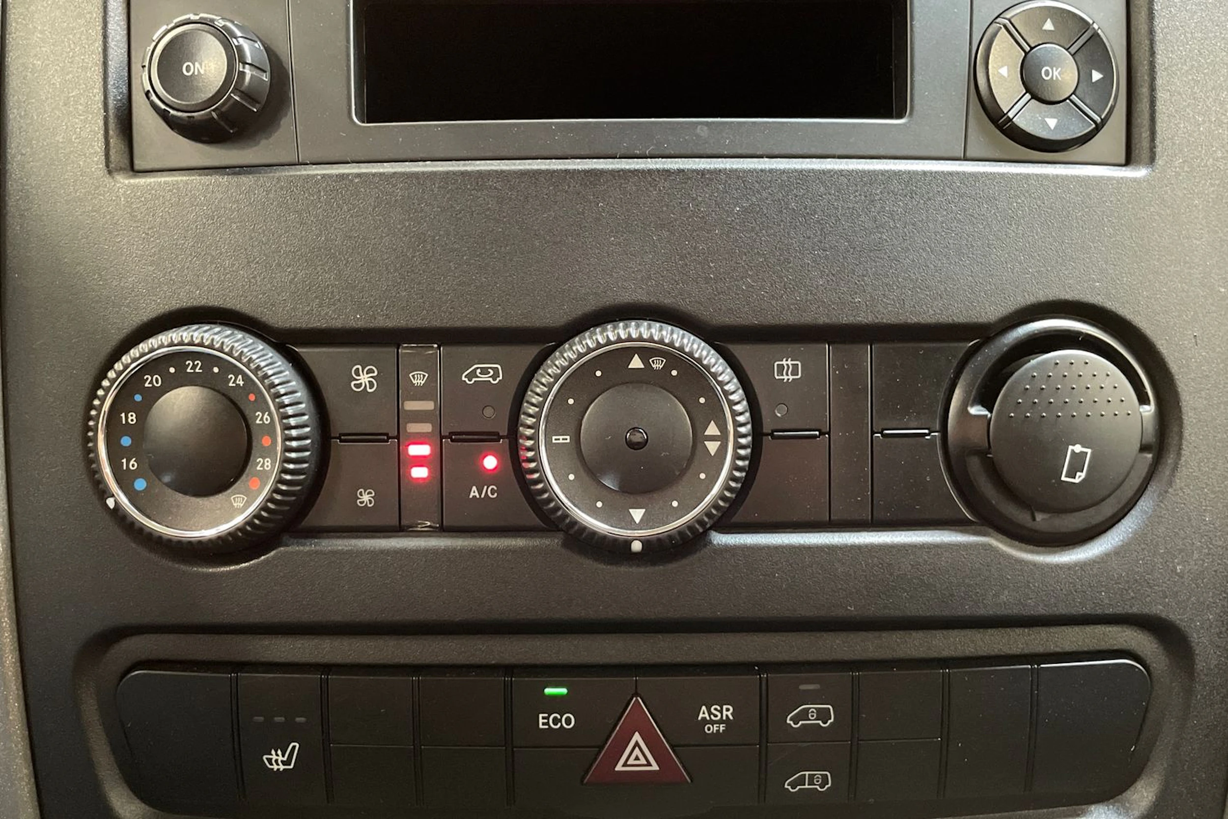 valkoinen Mercedes-Benz Sprinter 2016 kuva 23.