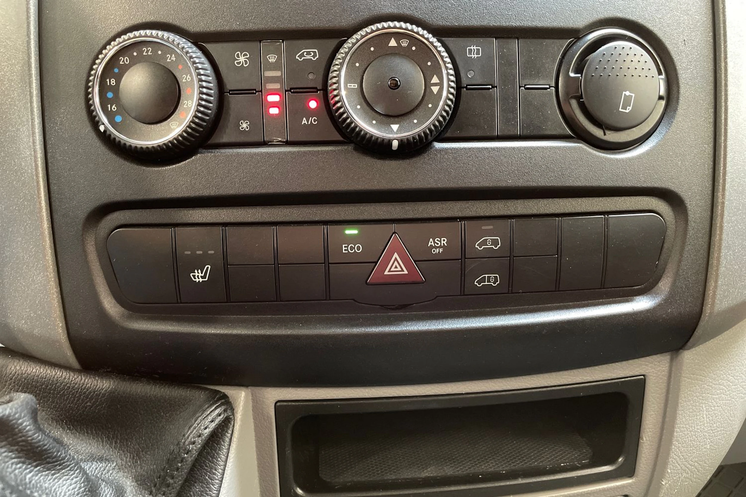 valkoinen Mercedes-Benz Sprinter 2016 kuva 24.