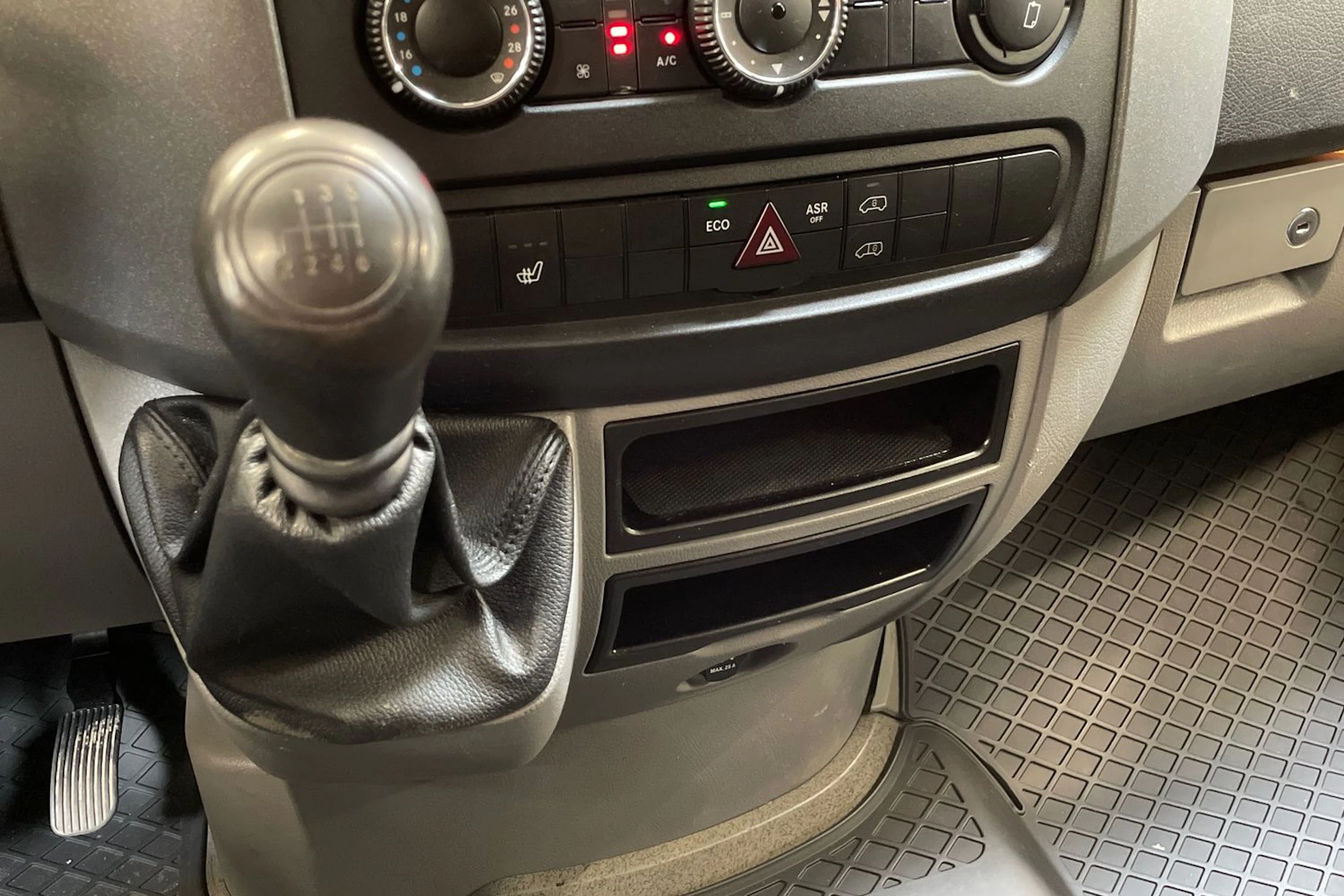 valkoinen Mercedes-Benz Sprinter 2016 kuva 25.