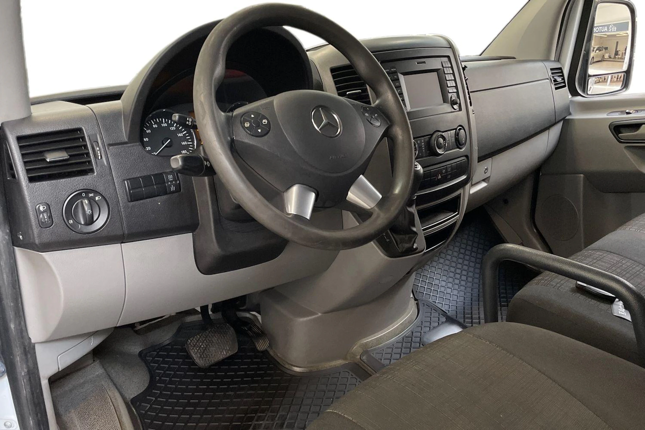 valkoinen Mercedes-Benz Sprinter 2016 kuva 8.