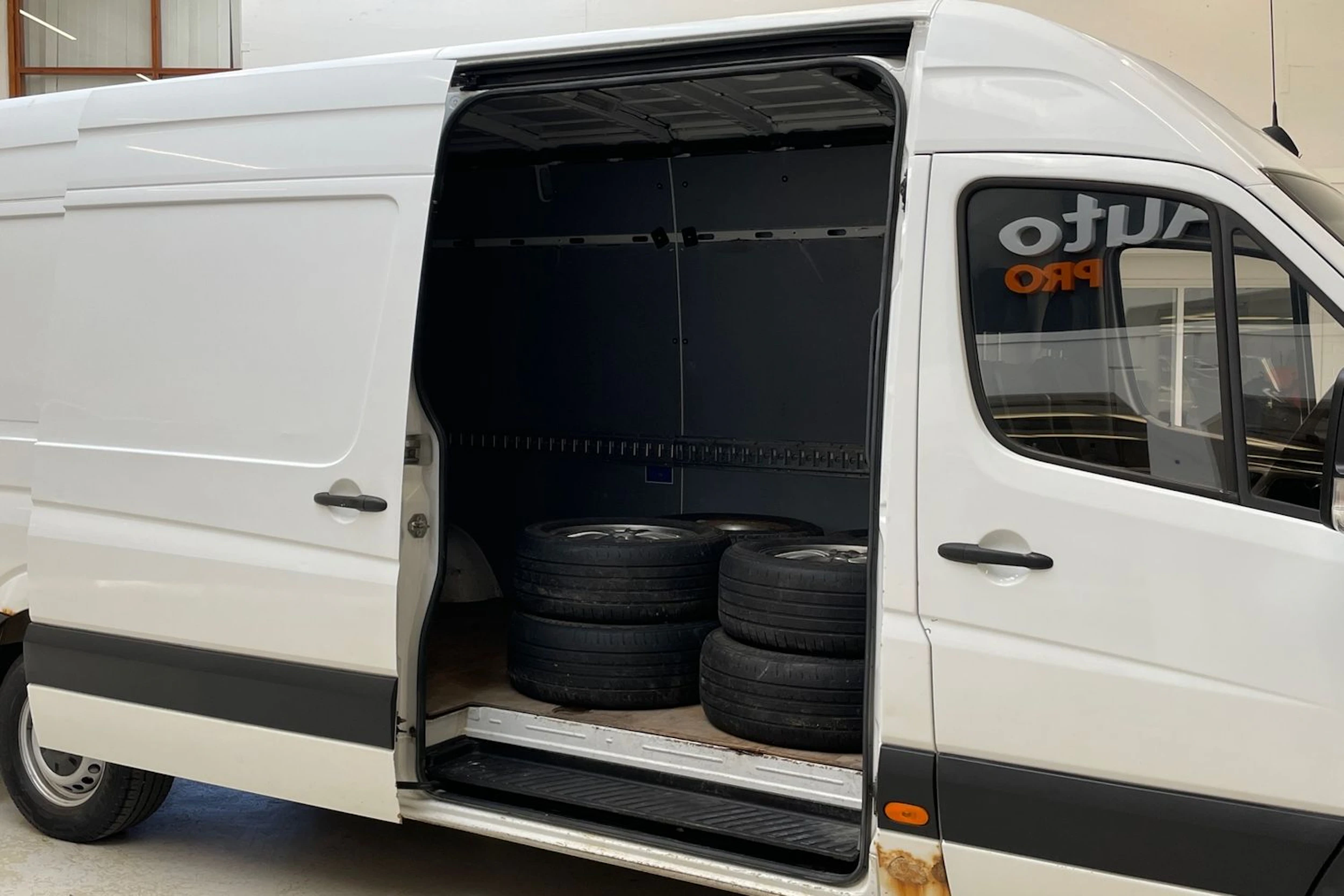 valkoinen Mercedes-Benz Sprinter 2016 kuva 13.