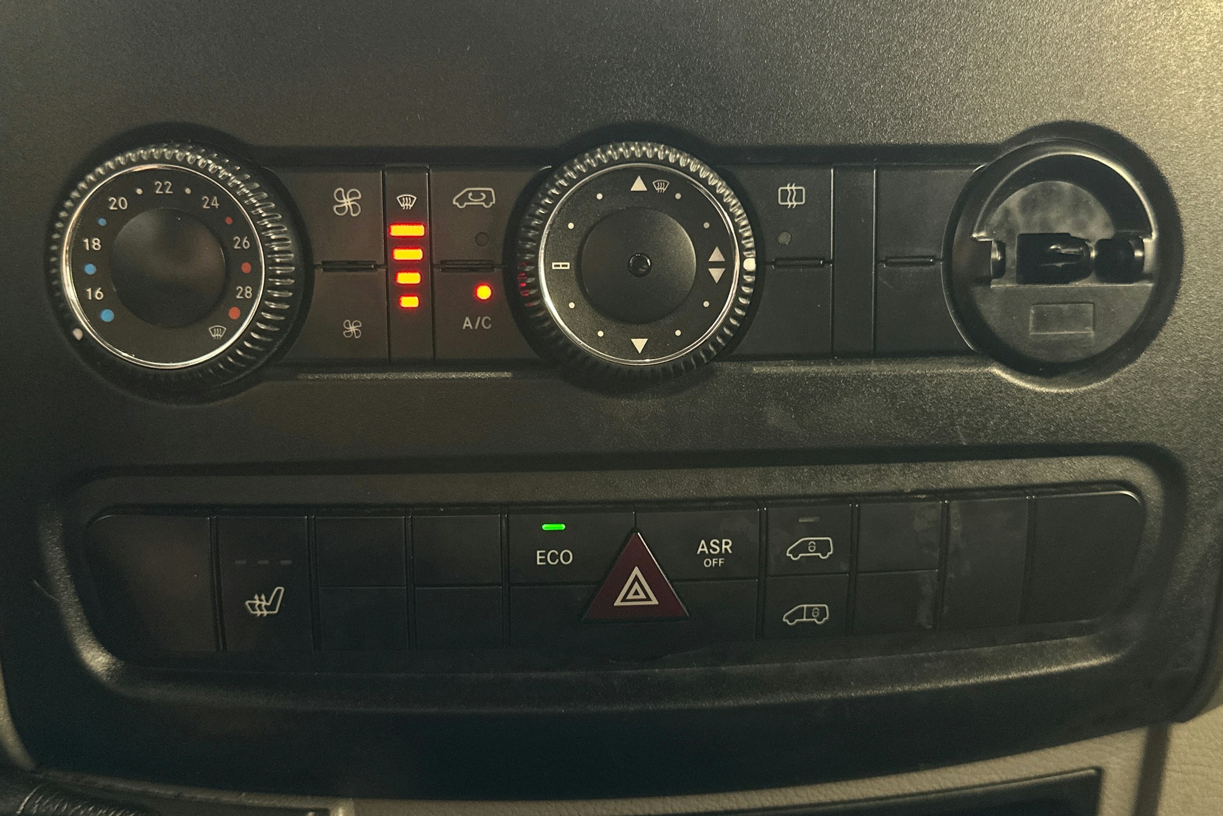 musta Mercedes-Benz Sprinter 2016 kuva 15.