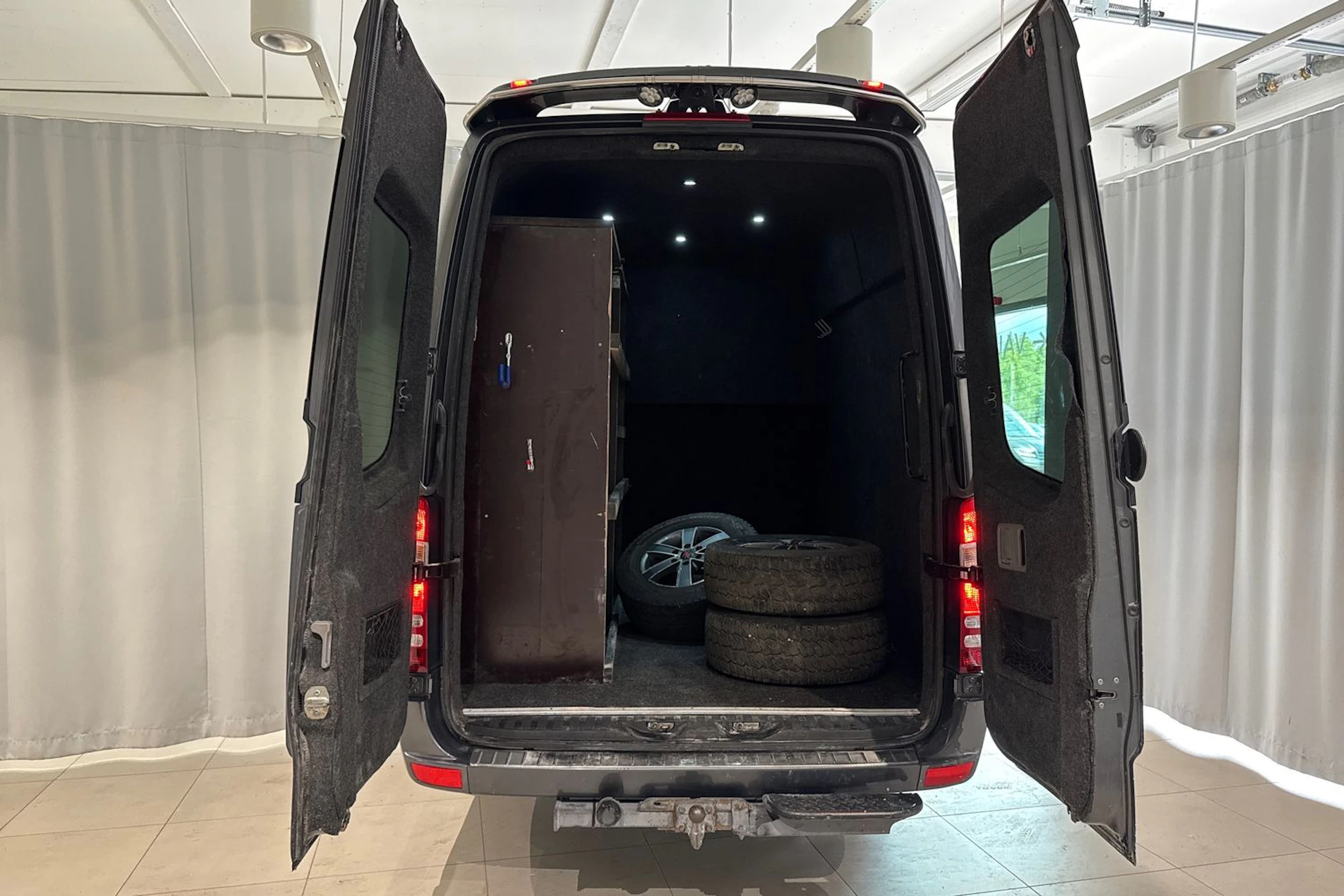 harmaa Mercedes-Benz Sprinter 2016 kuva 16.
