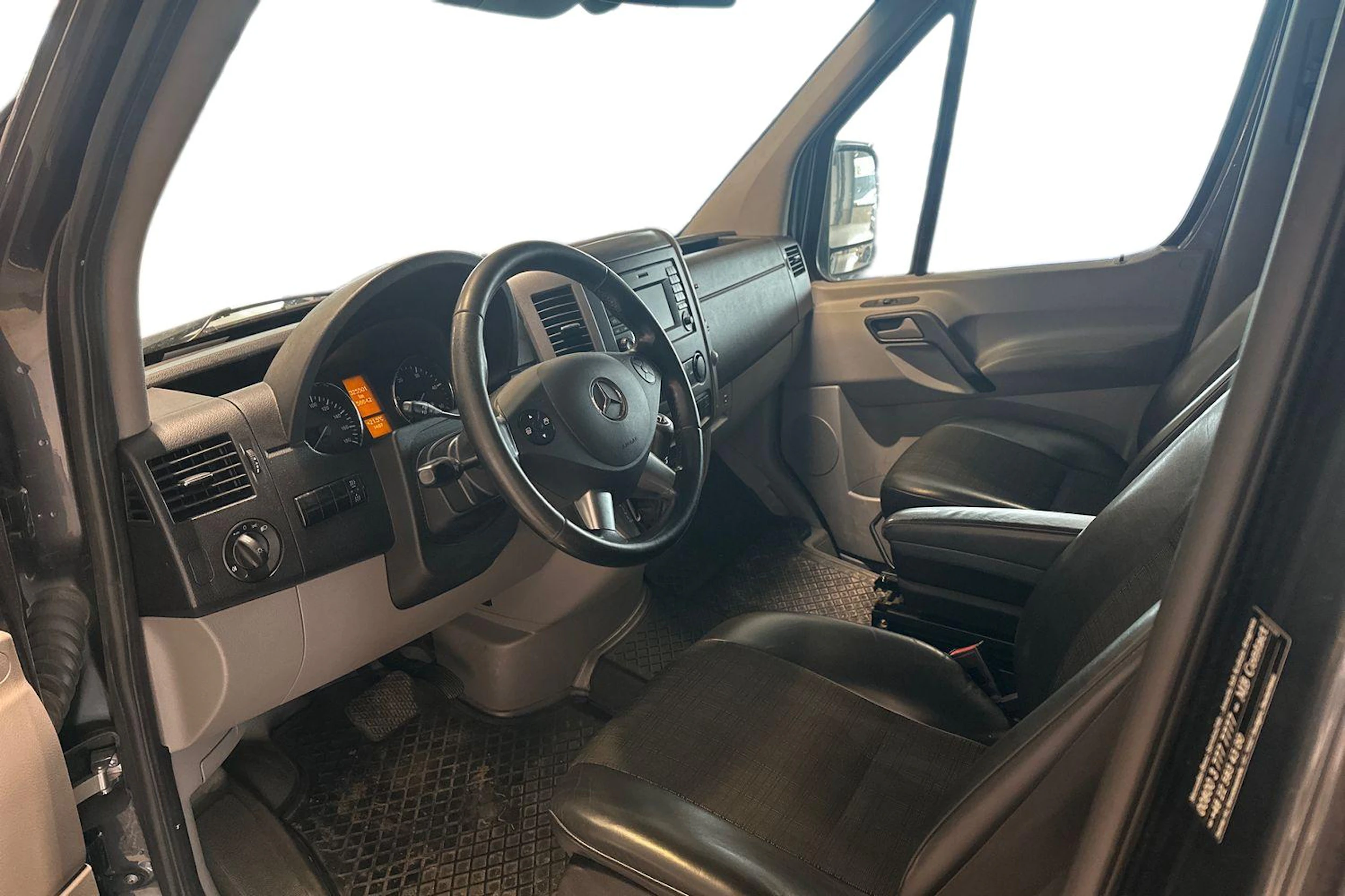 harmaa Mercedes-Benz Sprinter 2016 kuva 3.