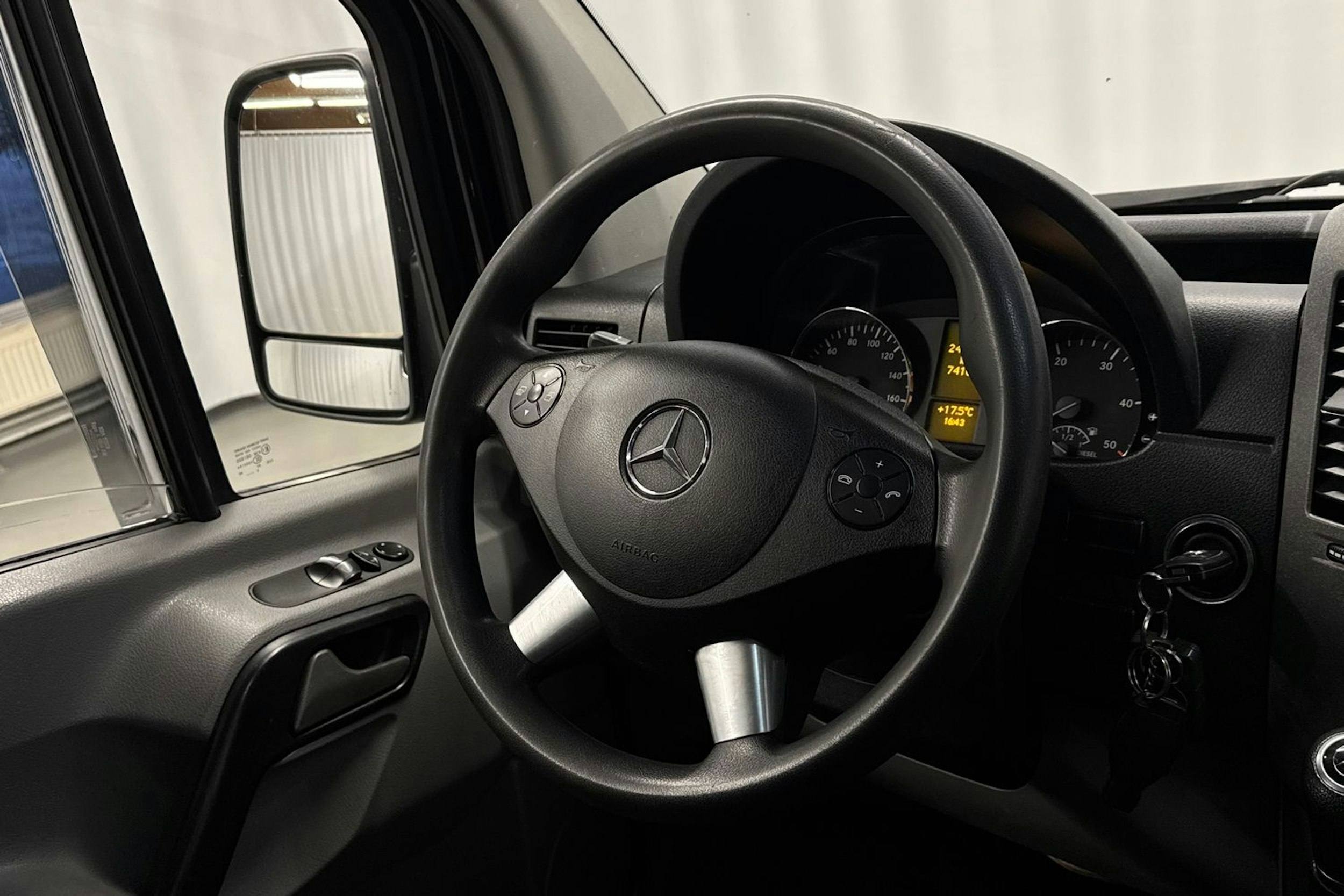 harmaa Mercedes-Benz Sprinter 2016 kuva 15.