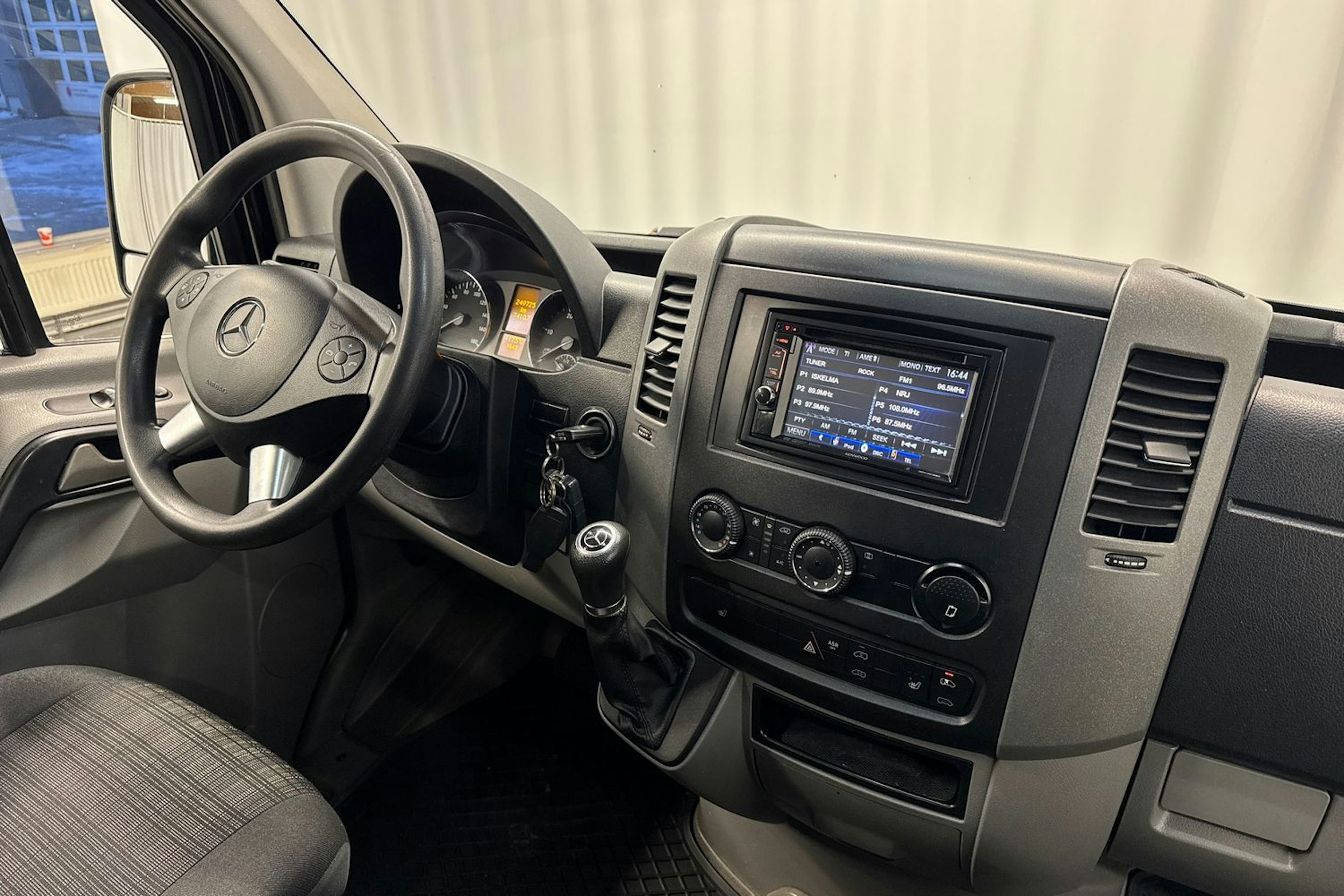 harmaa Mercedes-Benz Sprinter 2016 kuva 16.