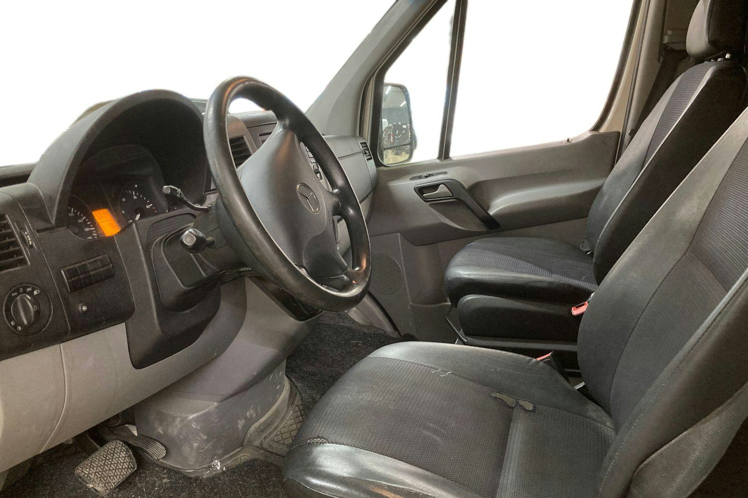 harmaa Mercedes-Benz Sprinter 2016 kuva 3.