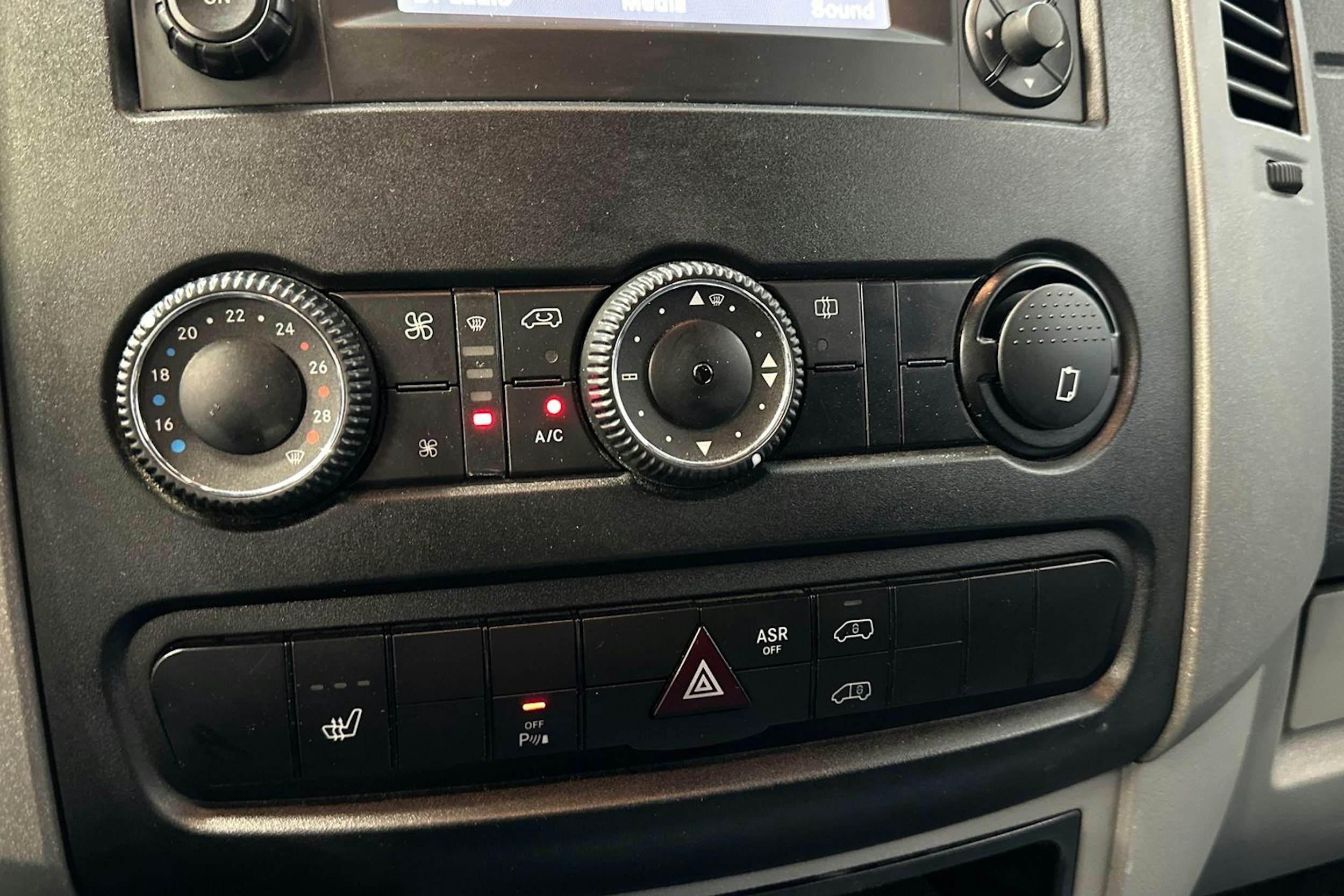valkoinen Mercedes-Benz Sprinter 2016 kuva 23.