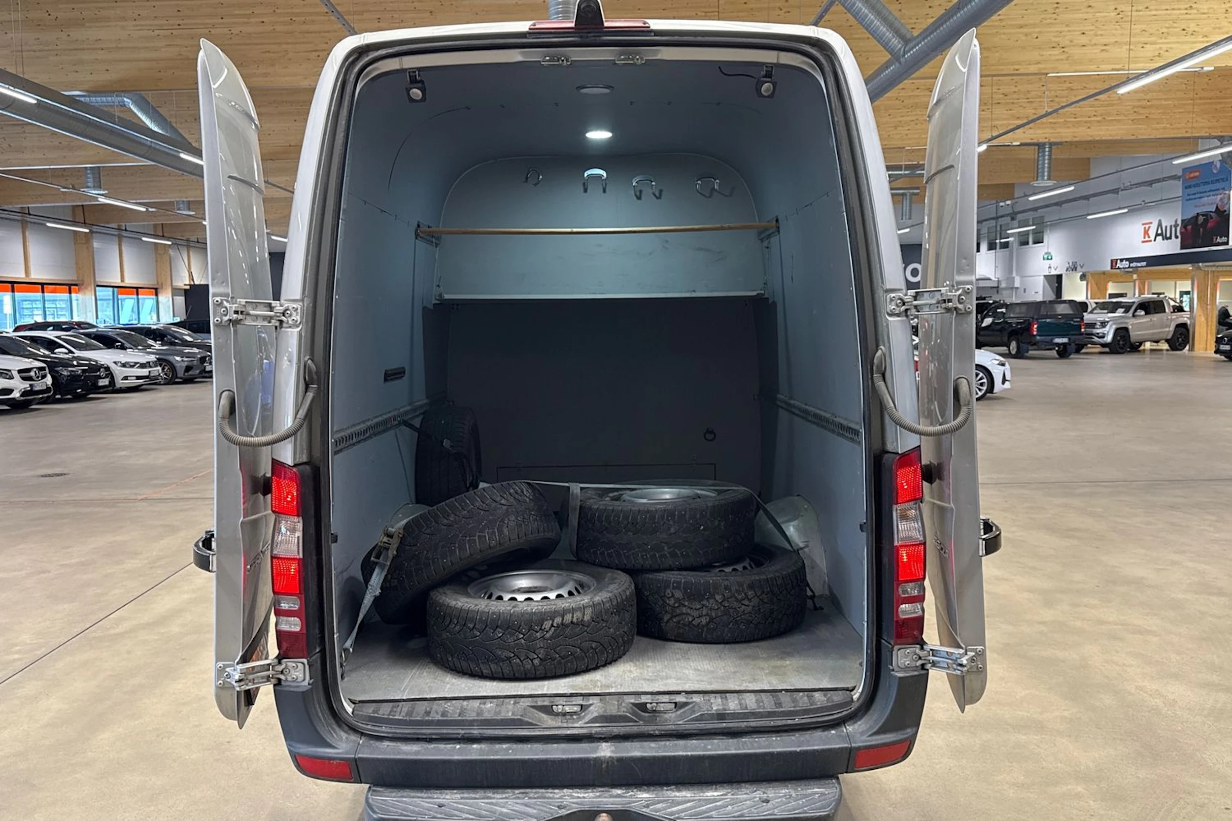 harmaa Mercedes-Benz Sprinter 2016 kuva 9.