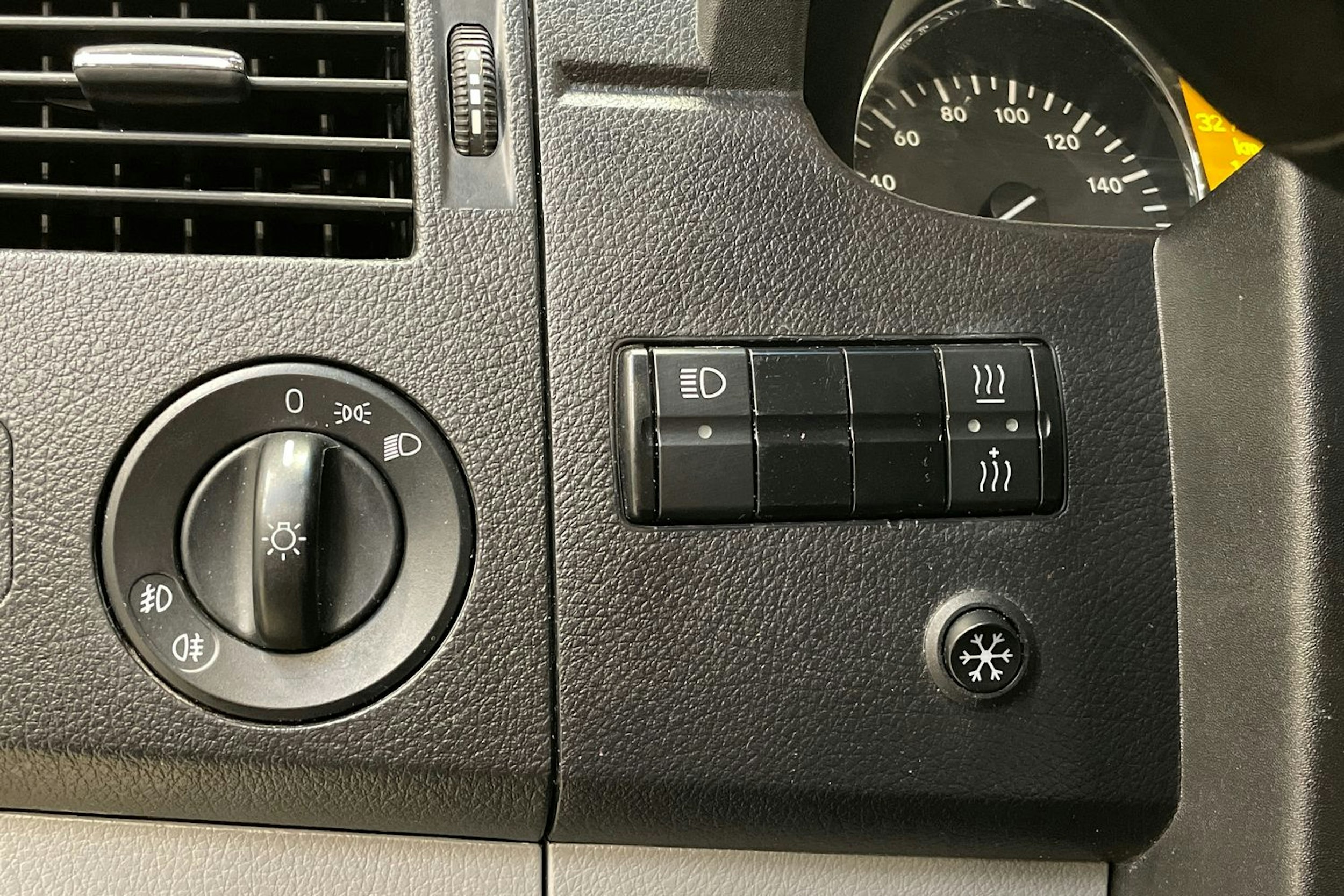 harmaa Mercedes-Benz Sprinter 2016 kuva 23.