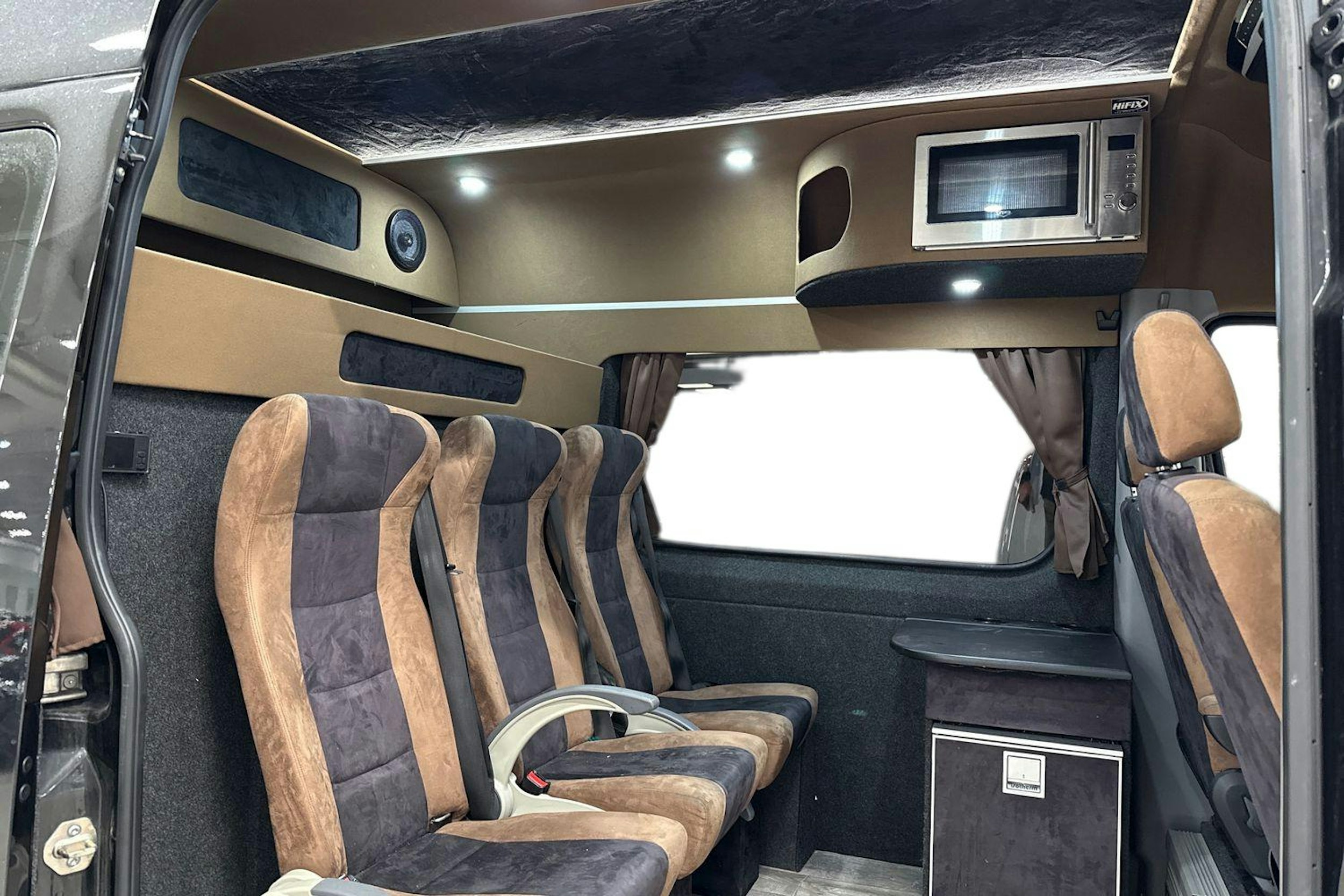 musta Mercedes-Benz Sprinter 2016 kuva 3.
