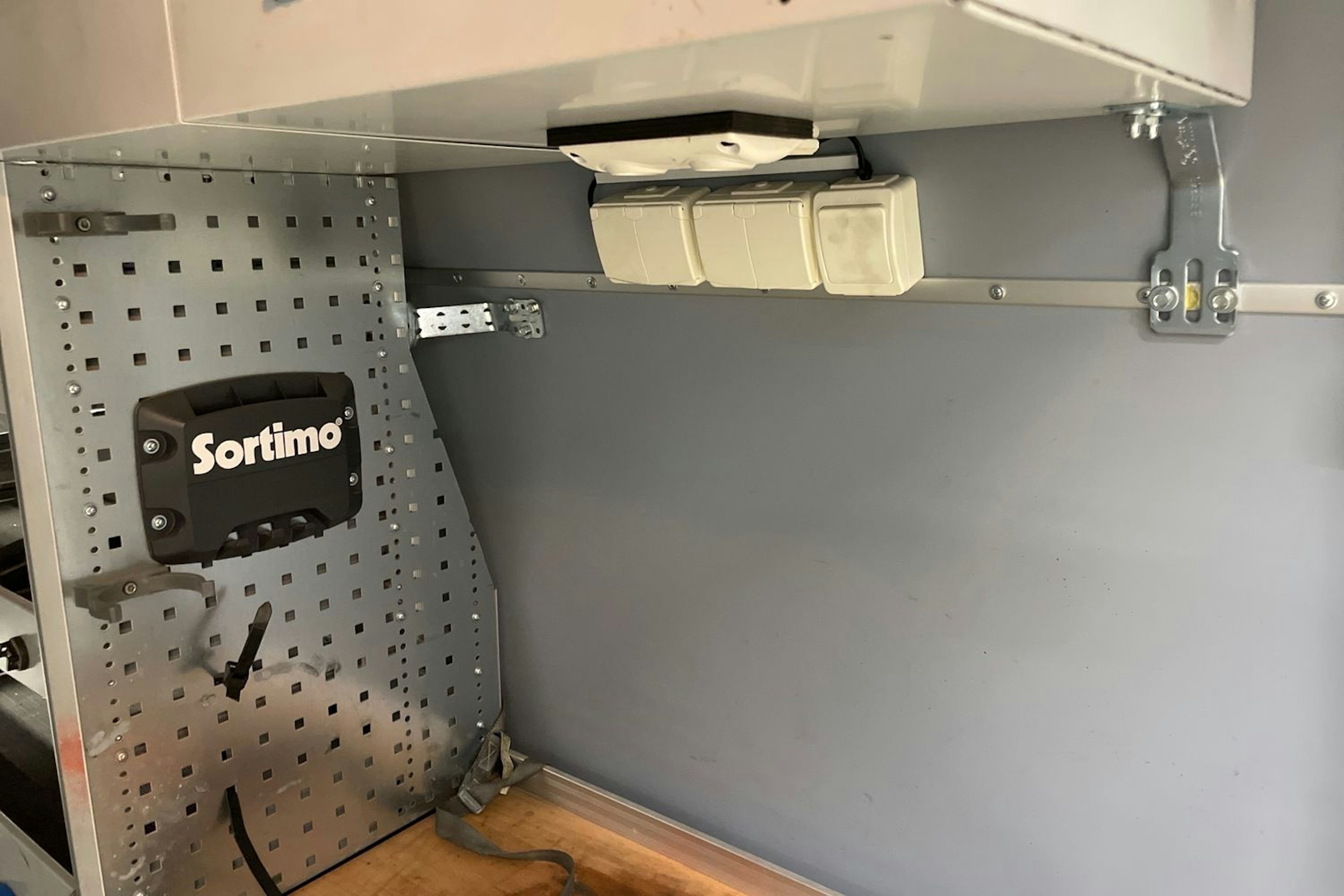 valkoinen Mercedes-Benz Sprinter 2016 kuva 28.