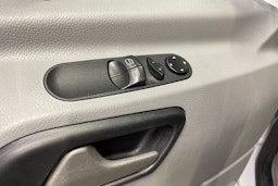 valkoinen Mercedes-Benz Sprinter 2016 kuva 31.