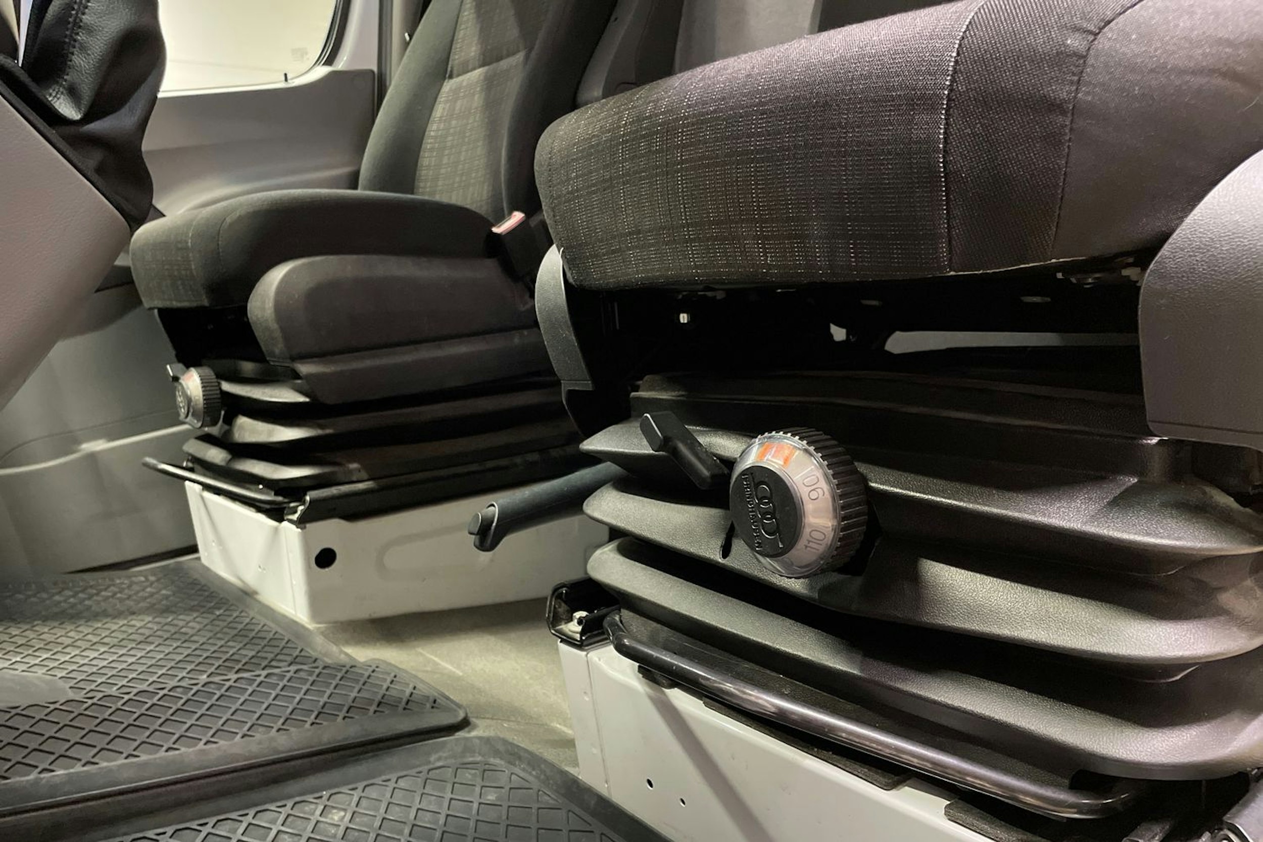 valkoinen Mercedes-Benz Sprinter 2016 kuva 33.