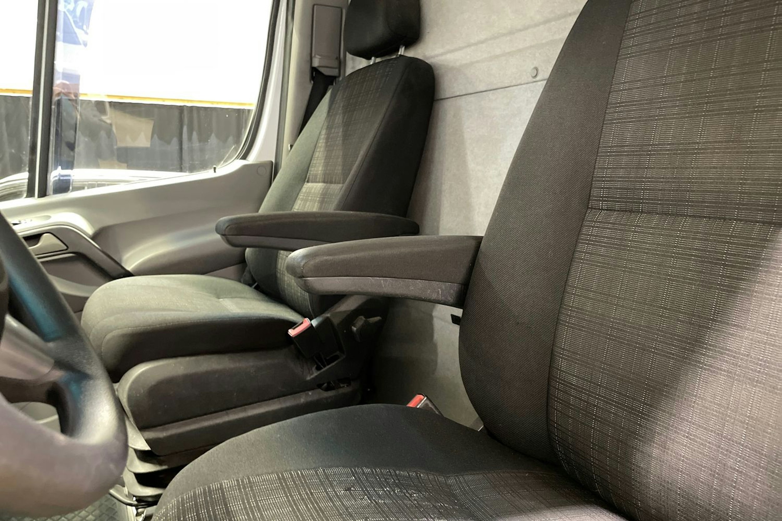 valkoinen Mercedes-Benz Sprinter 2016 kuva 34.