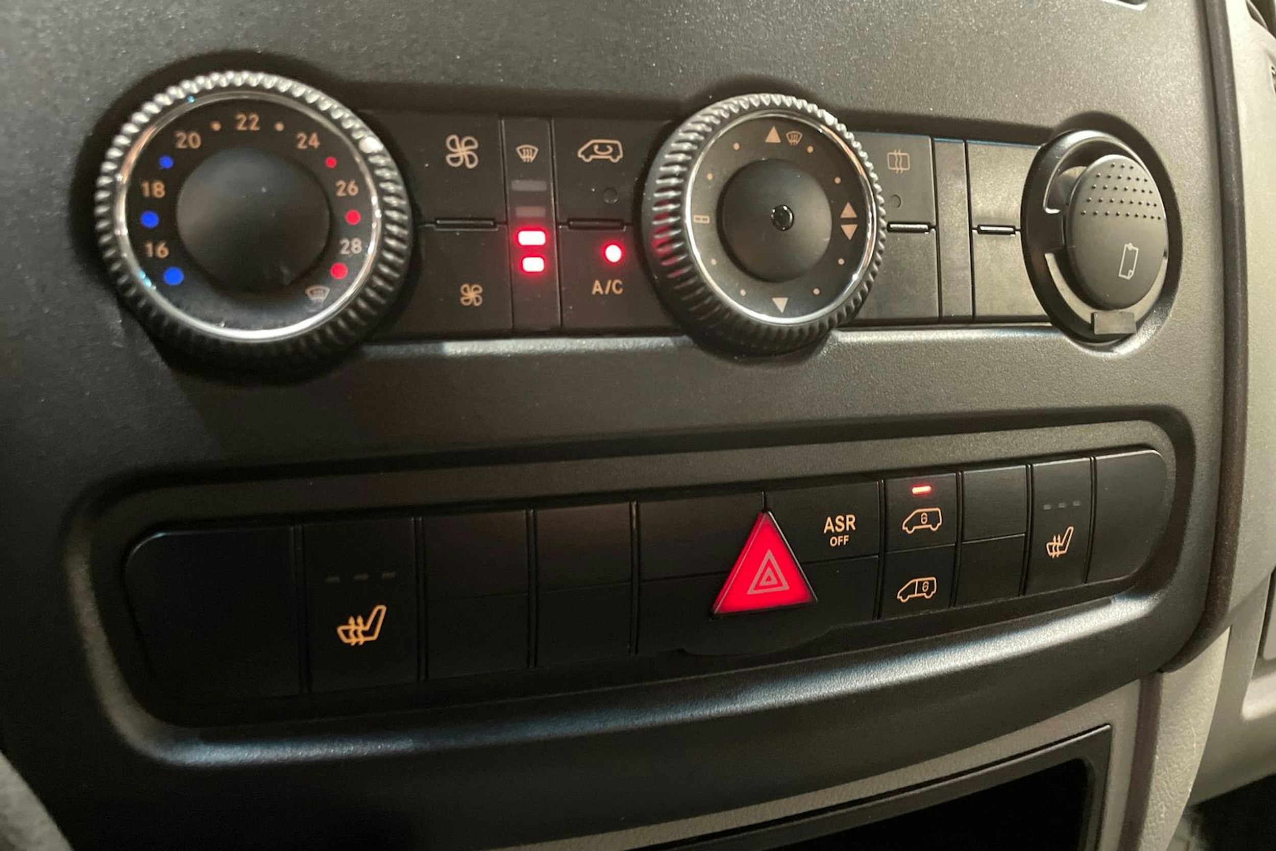 valkoinen Mercedes-Benz Sprinter 2016 kuva 37.