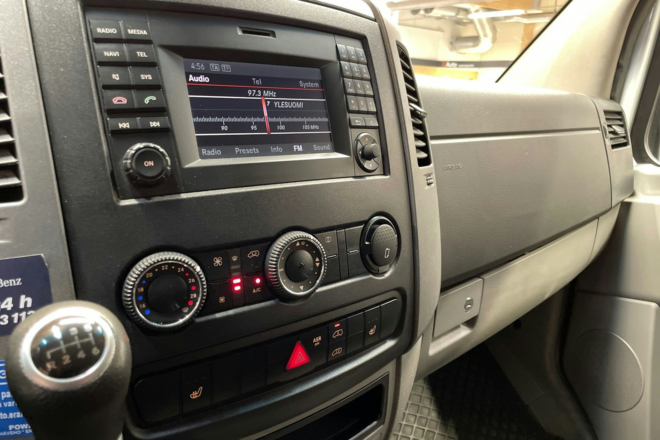 valkoinen Mercedes-Benz Sprinter 2016 kuva 38.